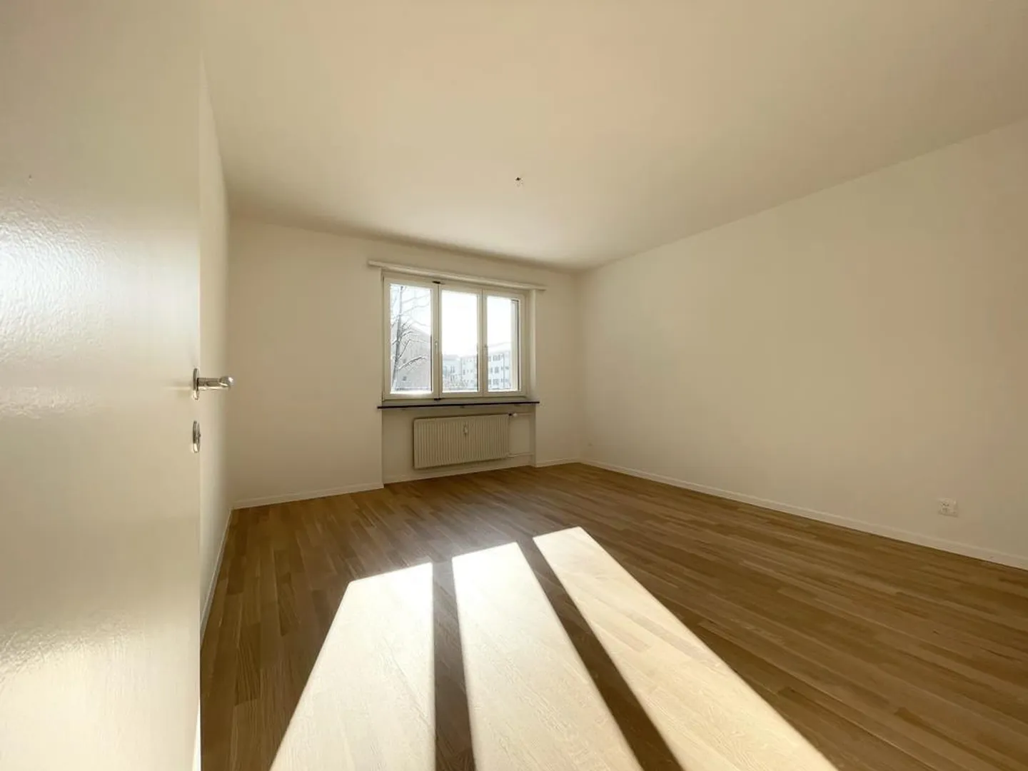 ENVIRONNEMENT DE VIE ÉLÉGANT DANS UN EMPLACEMENT DE CHOIX À OBERWIL! - Photo 3 sur 8