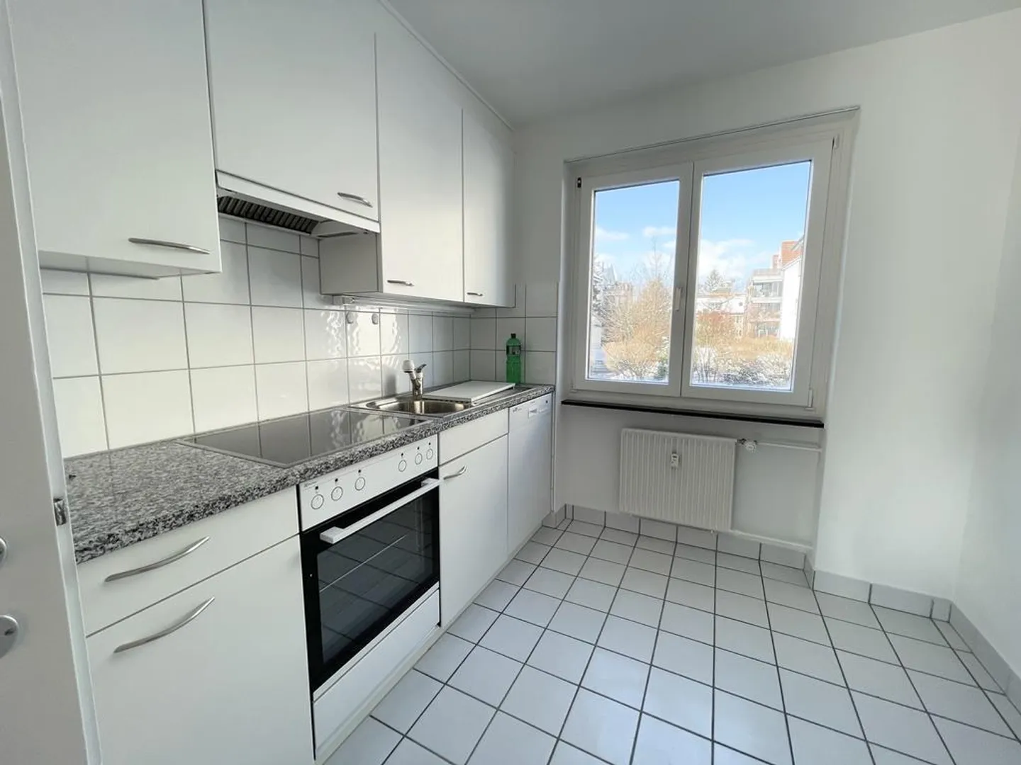 ENVIRONNEMENT DE VIE ÉLÉGANT DANS UN EMPLACEMENT DE CHOIX À OBERWIL! - Photo 6 sur 8