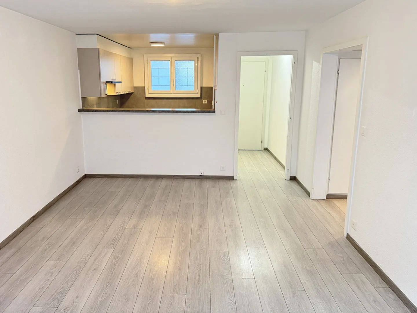 Montreux-Clarens: pleasant 2-room apartment just steps from the lake, with the possibility of purchase - Photo 2 of 5