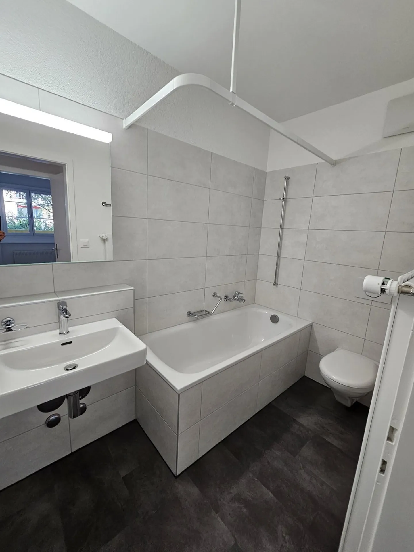 Energetically renovated 4-room apartment in the Breitenrain district - Photo 8 of 10