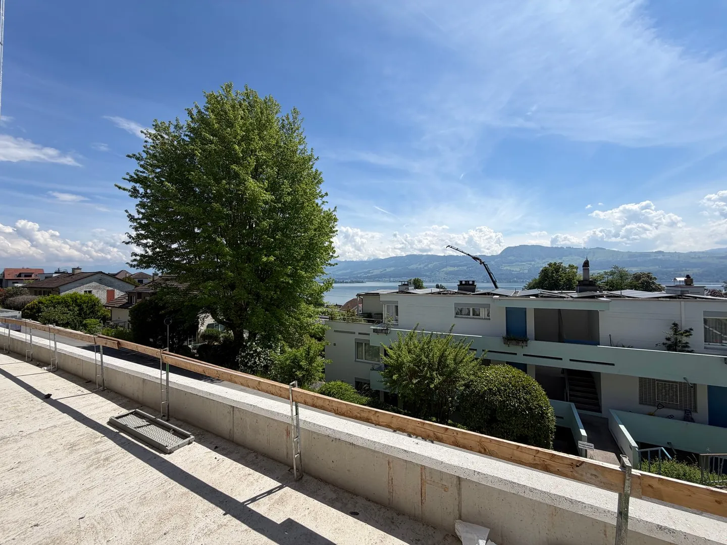 Nuova costruzione "VILYA" - Vivere con una vista eccezionale sul lago e sulle montagne in una posizione tranquilla - Foto 2 di 12