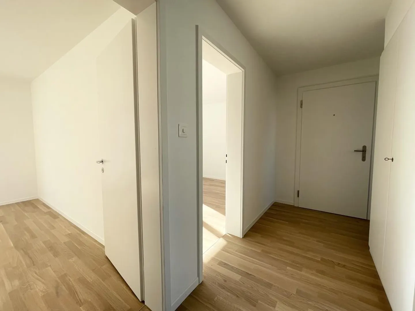 ENVIRONNEMENT DE VIE ÉLÉGANT DANS UN EMPLACEMENT DE CHOIX À OBERWIL! - Photo 7 sur 8