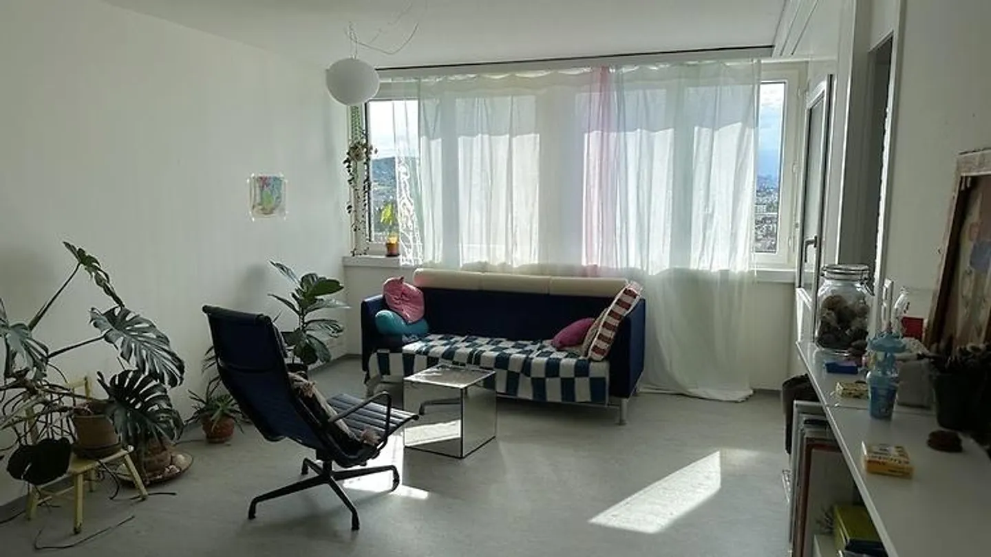 APPARTEMENT 3½ PIÈCES À ZURICH - DISTRICT 3 SIHLFELD, MEUBLÉ, TEMPORAIRE - Photo 4 sur 6