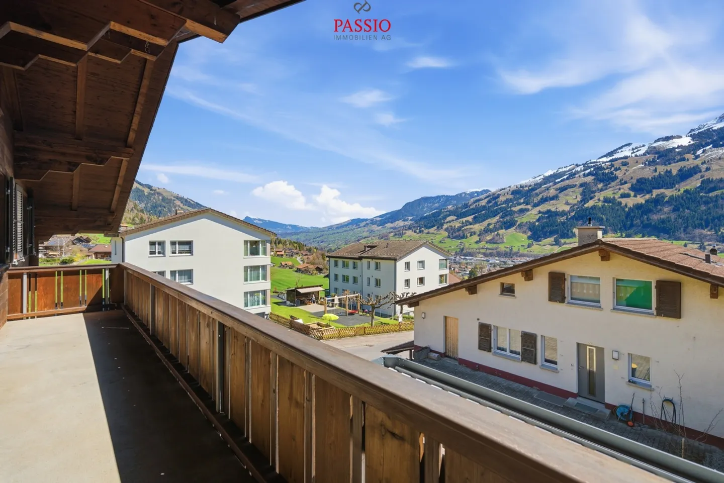 Spacious 5-room apartment with Alpine view and private garden - Photo 1 of 20