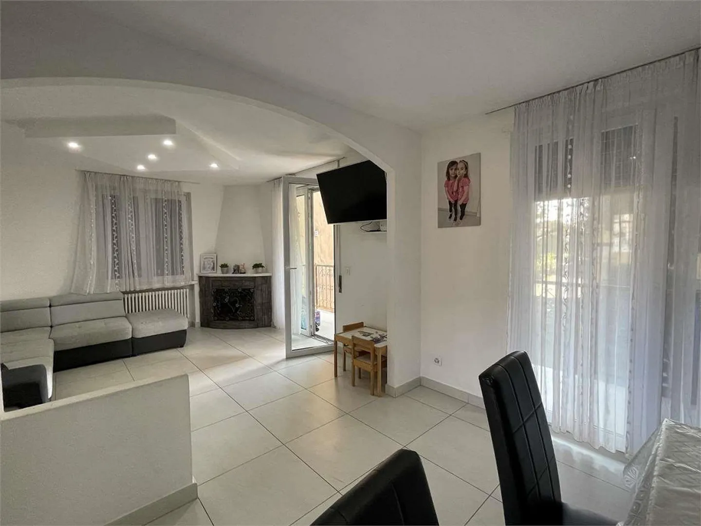 Renovierte Villa mit zwei Einheiten - Foto 3 von 10
