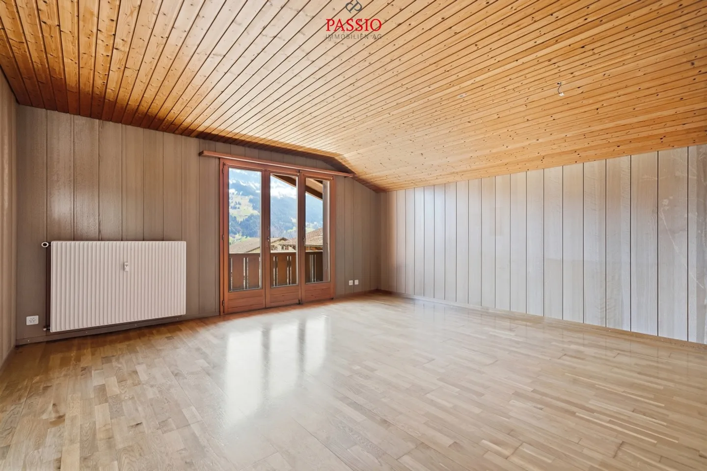 Spacious 5-room apartment with Alpine view and private garden - Photo 4 of 20