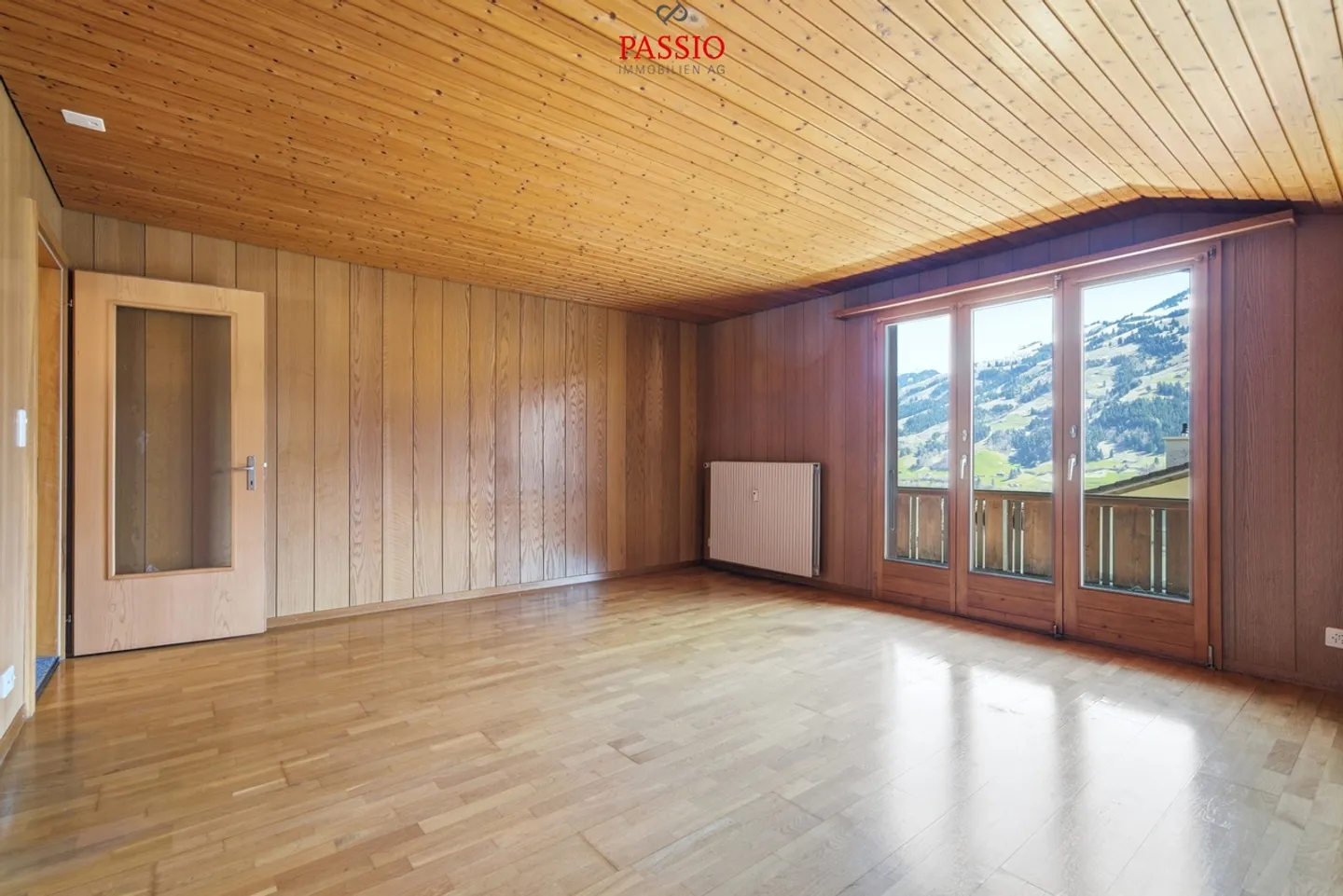 Spacious 5-room apartment with Alpine view and private garden - Photo 5 of 20