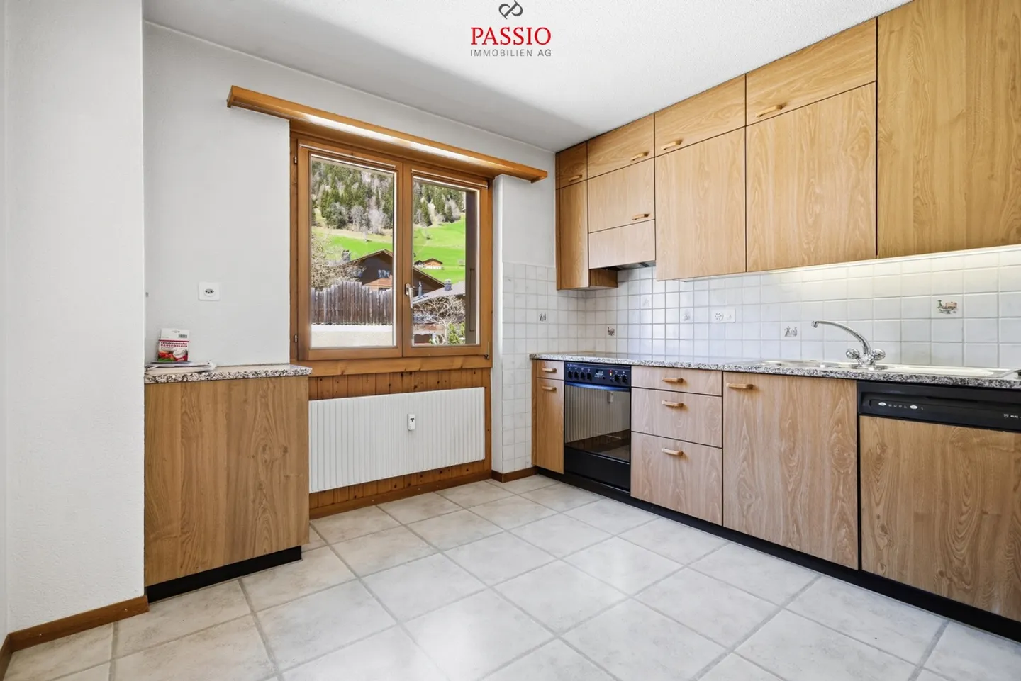 Spacious 5-room apartment with Alpine view and private garden - Photo 7 of 20