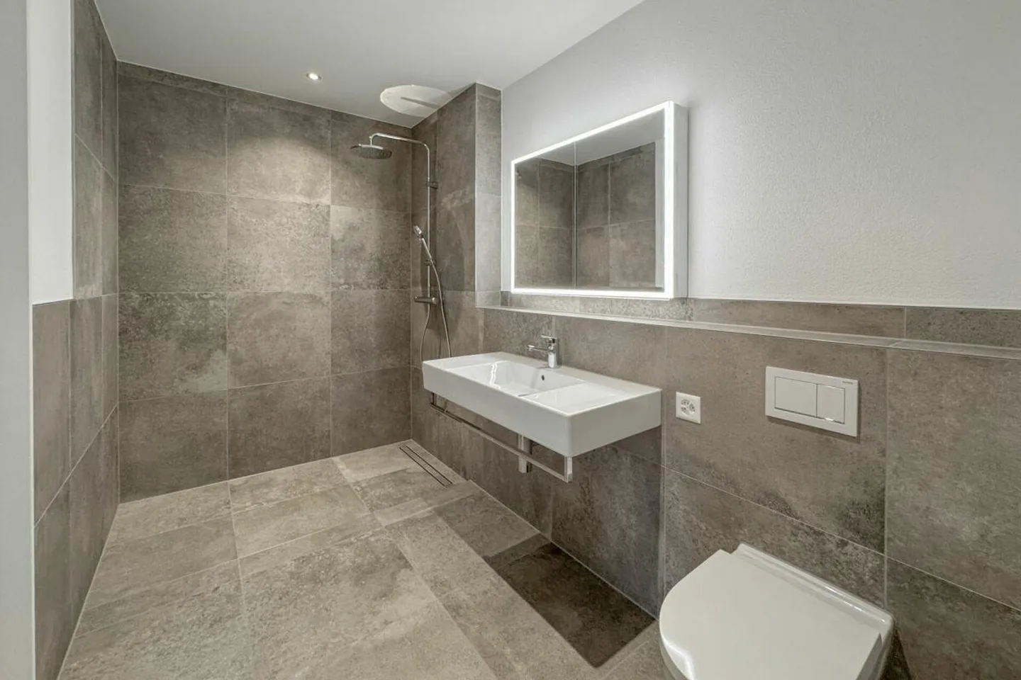 Design and Comfort, Peace and Nature View: New Ground Floor Apartment at... - Photo 6 of 14