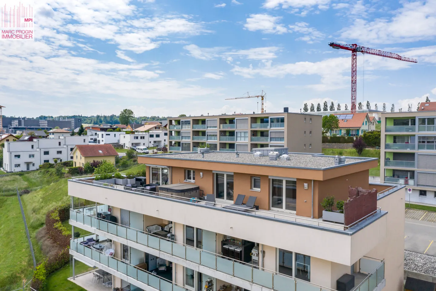 Bright penthouse 4.5 rooms with panoramic terrace and breathtaking view - Photo 2 of 14