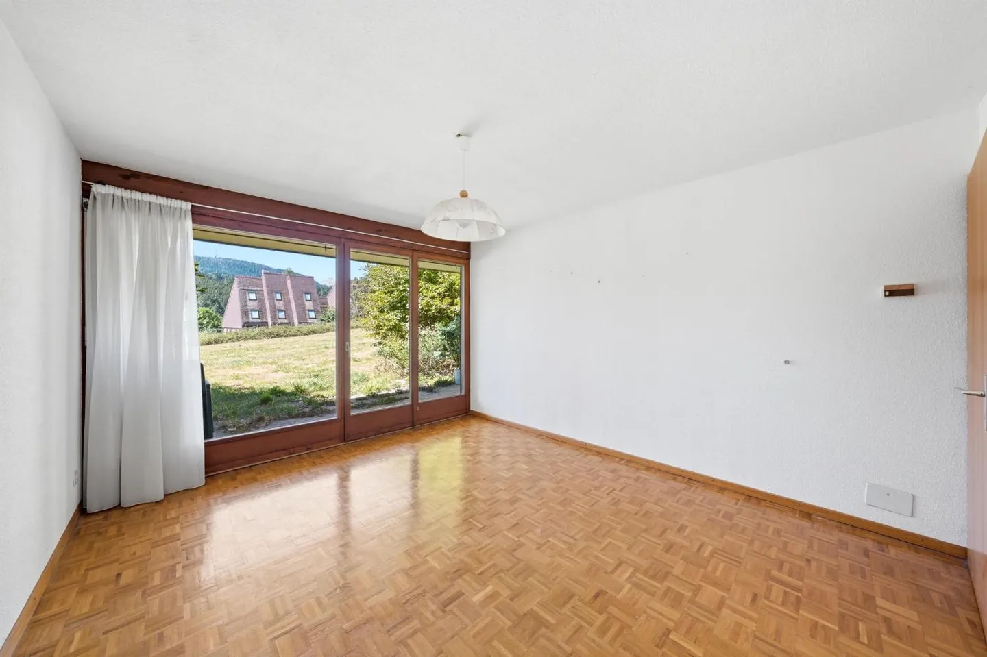 Two and a half room apartment with terrace in St-Cergue - Photo 3 of 3