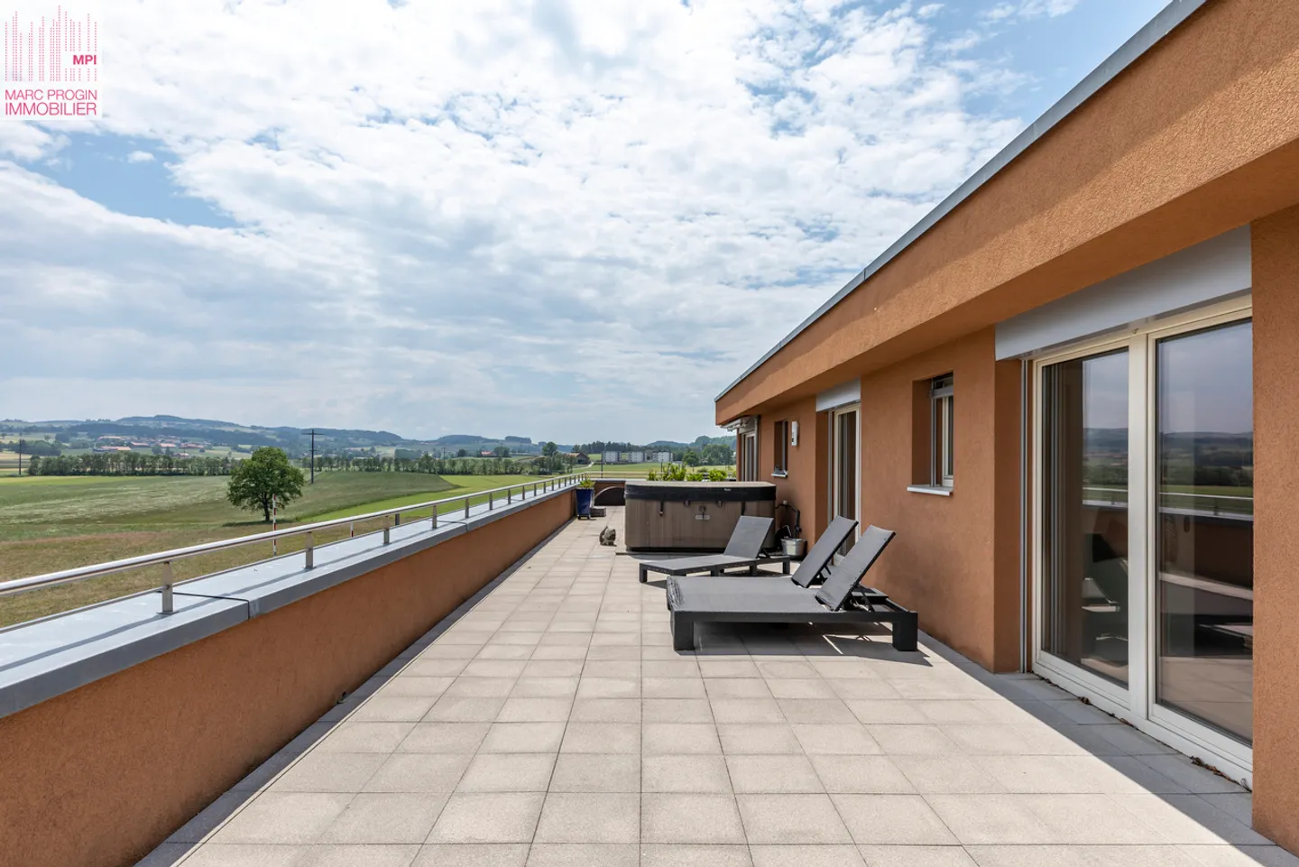 Bright penthouse 4.5 rooms with panoramic terrace and breathtaking view - Photo 4 of 14