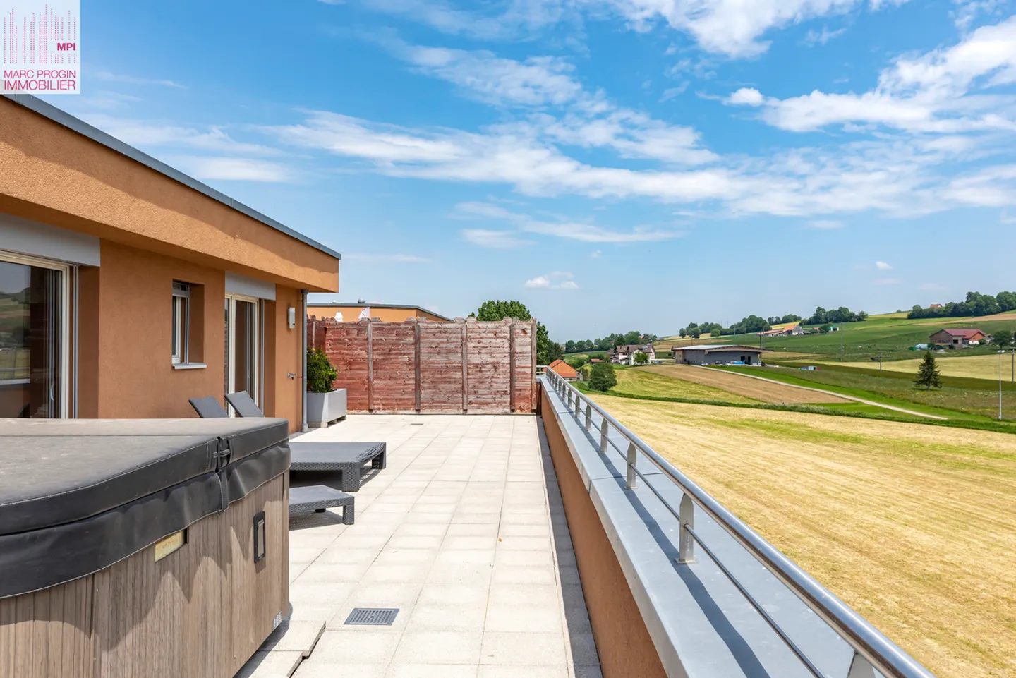 Bright penthouse 4.5 rooms with panoramic terrace and breathtaking view - Photo 5 of 14