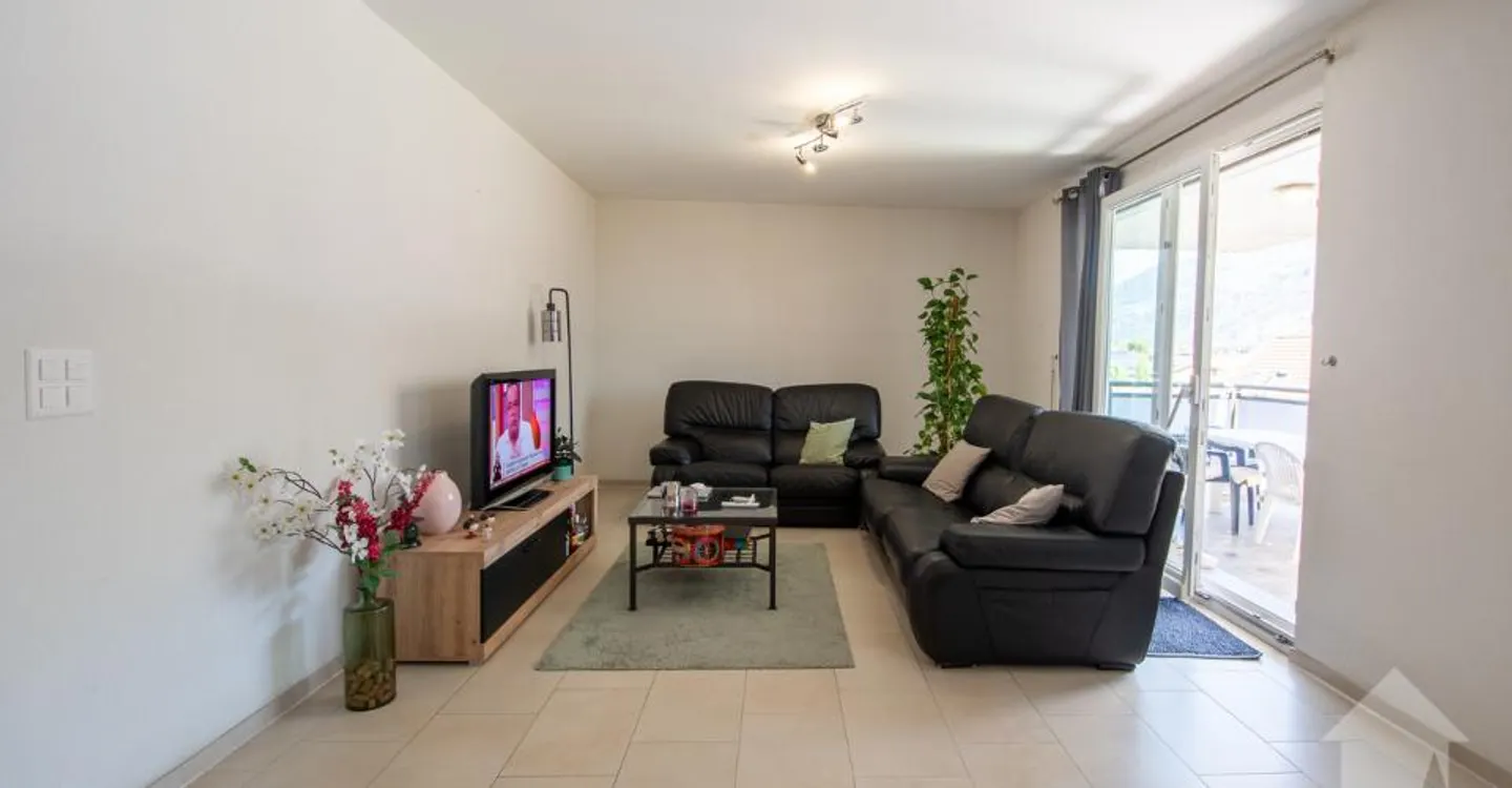 Appartement spacieux 4.5 pièces - Photo 3 sur 12
