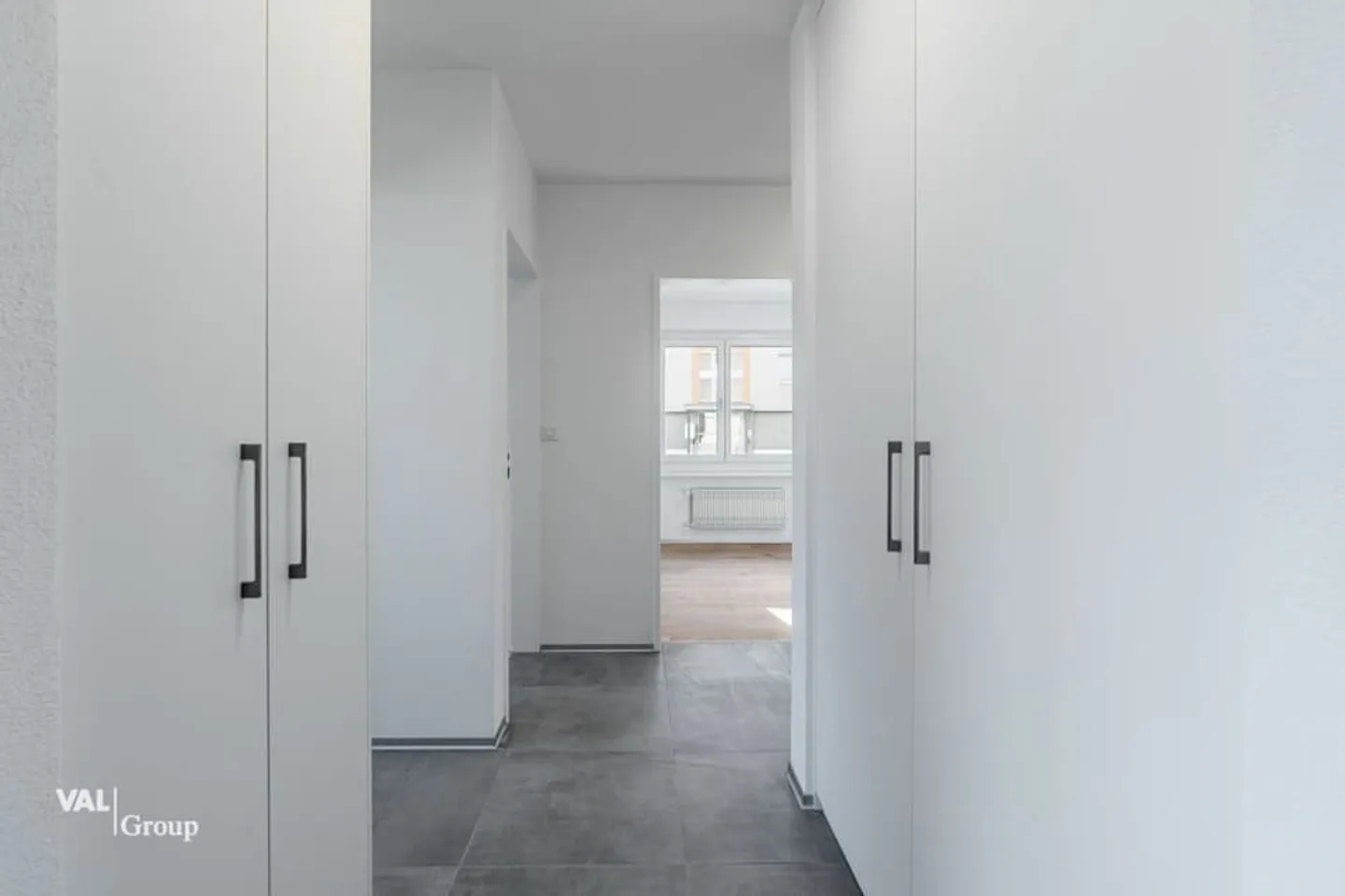 Sunny and stylishly renovated 4.5-room apartment in the heart of Glis - Photo 6 of 13