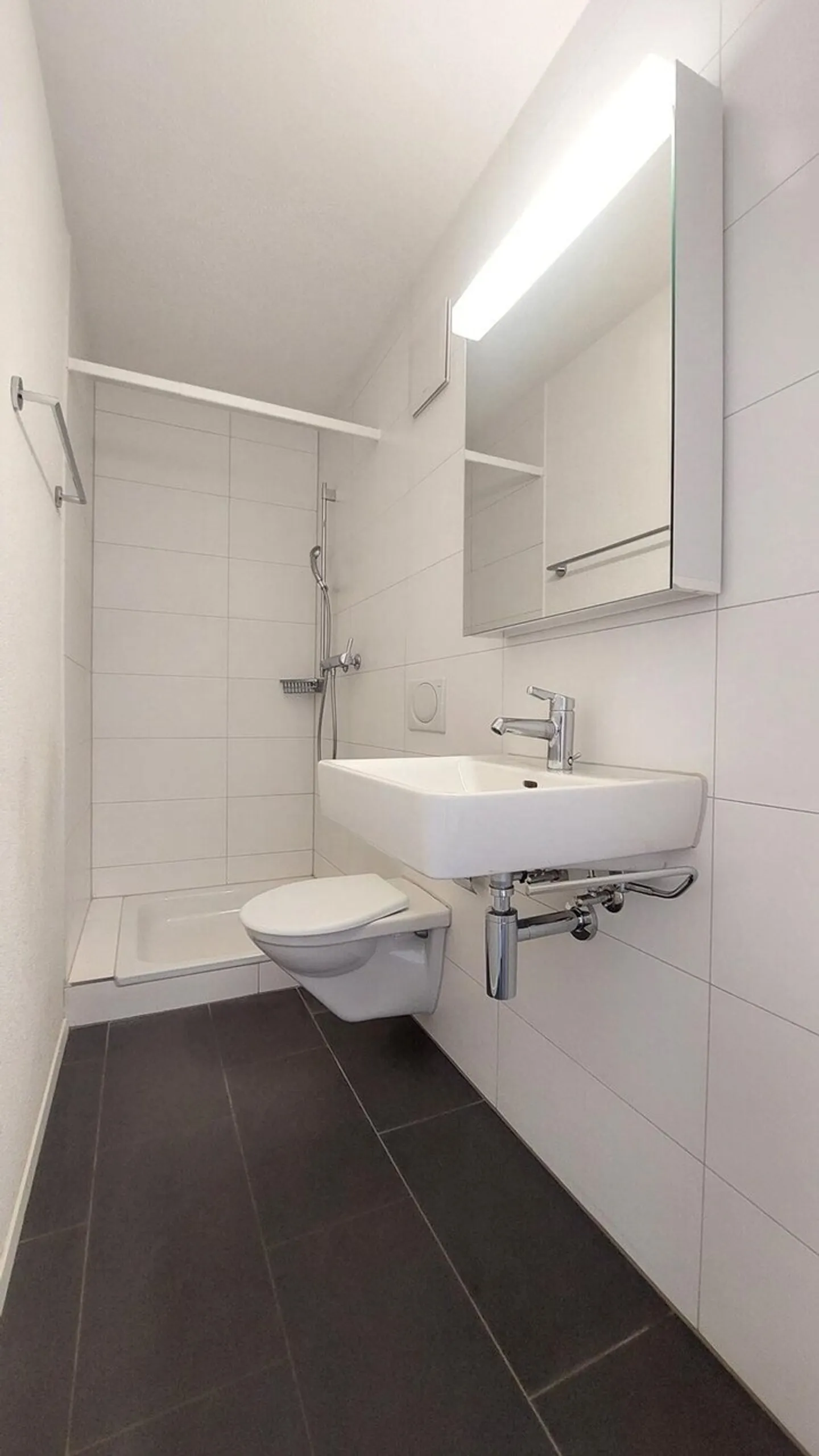 Ampio appartamento di 3,5 locali - Foto 3 di 10