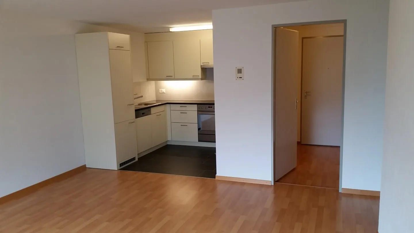 Cozy and renovated apartment in a very good traffic location - Photo 2 of 7