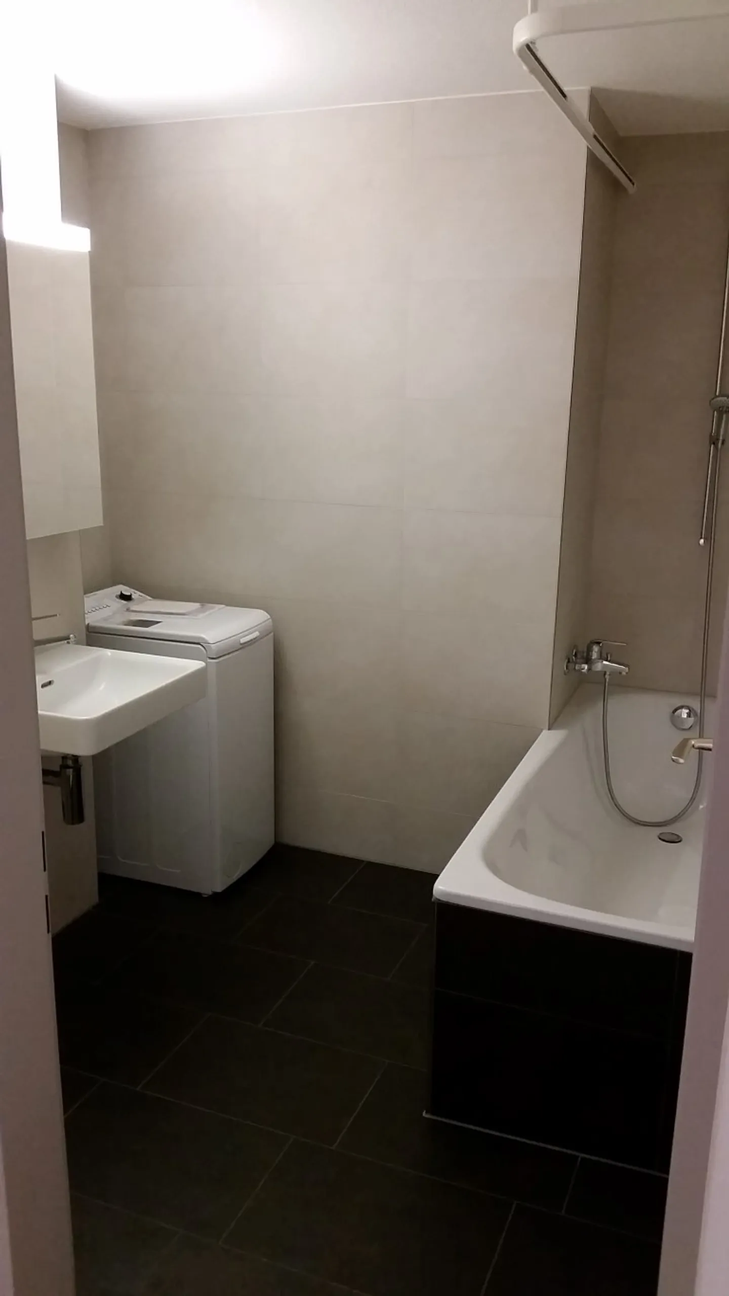 Cozy and renovated apartment in a very good traffic location - Photo 4 of 7