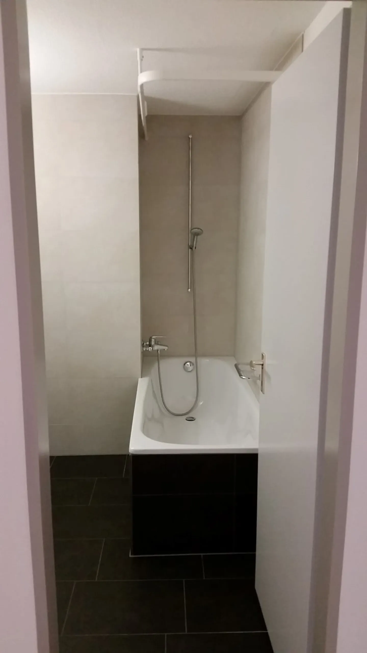 Cozy and renovated apartment in a very good traffic location - Photo 5 of 7