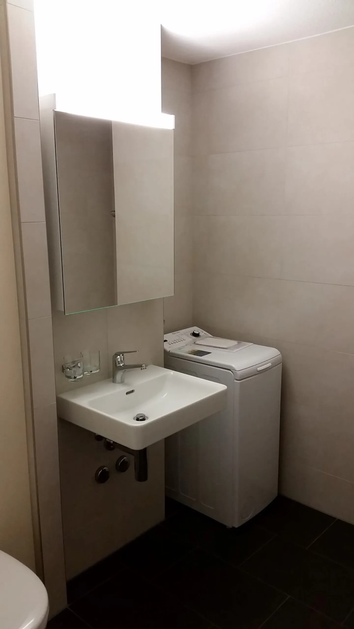 Cozy and renovated apartment in a very good traffic location - Photo 6 of 7