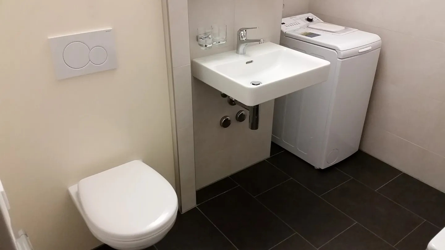 Cozy and renovated apartment in a very good traffic location - Photo 7 of 7