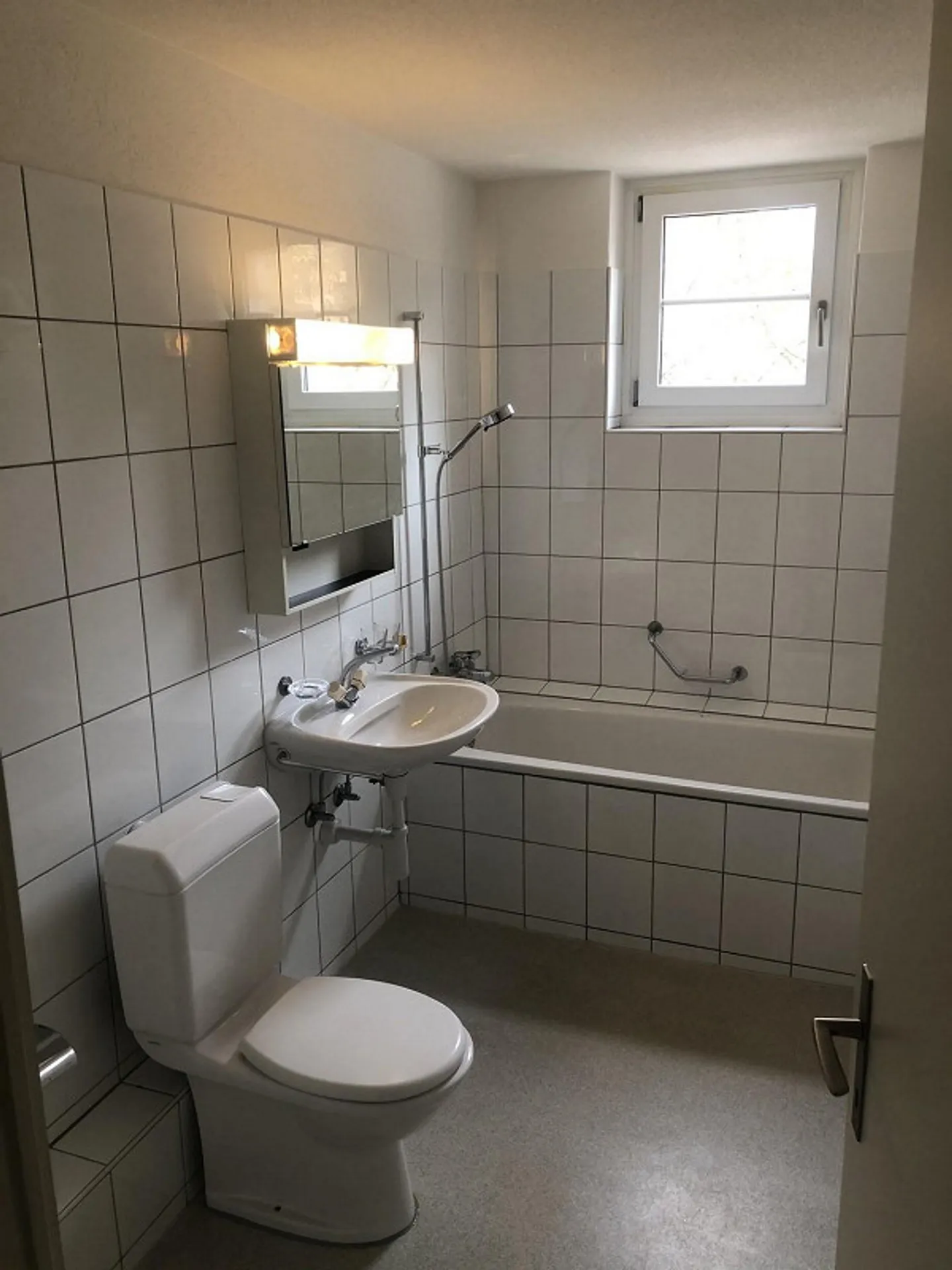 Central apartment perfect for singles! - Photo 6 of 6