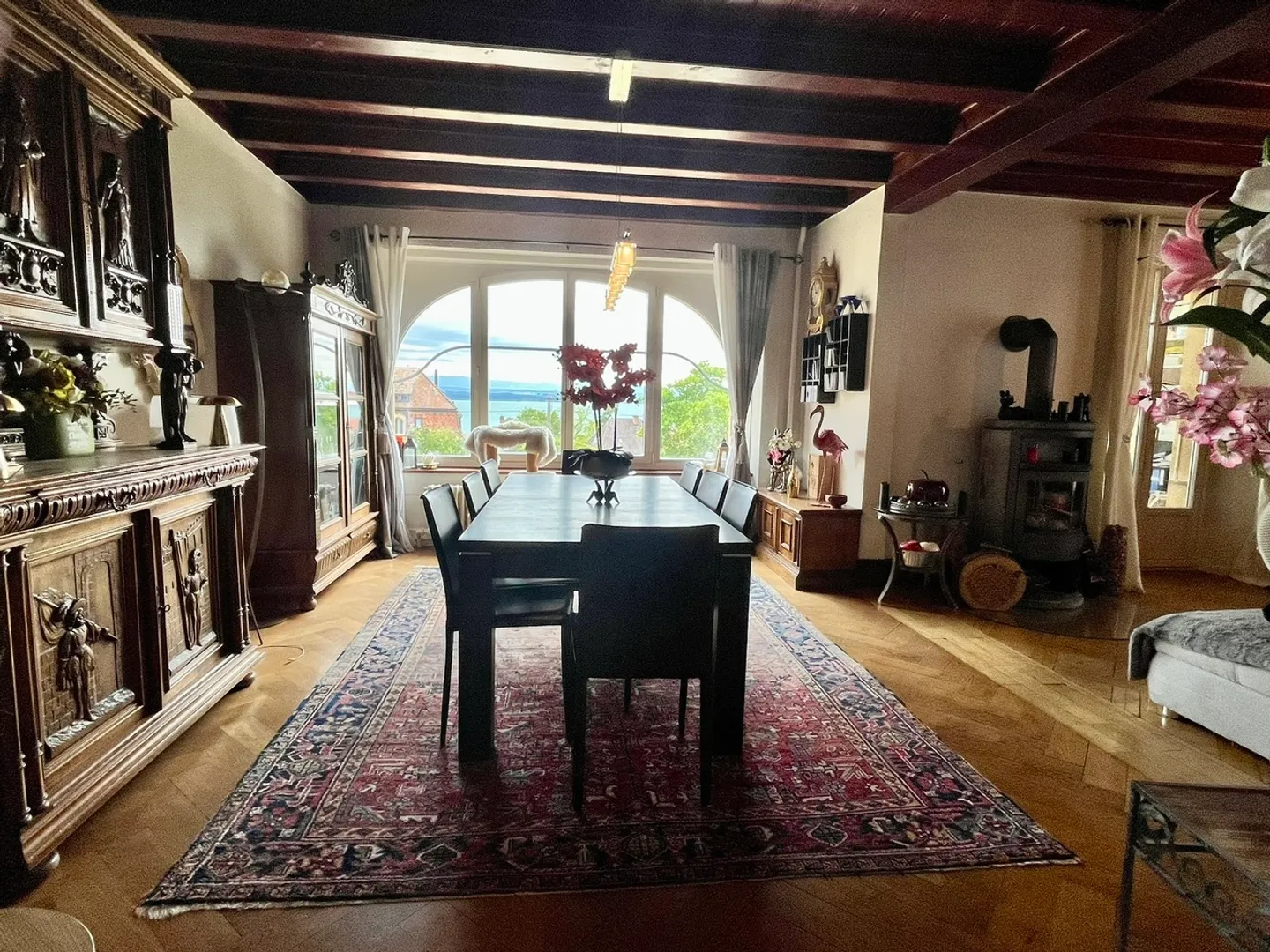 Charming 9.5-room house with a view of the lake and the Alps - Photo 3 of 8