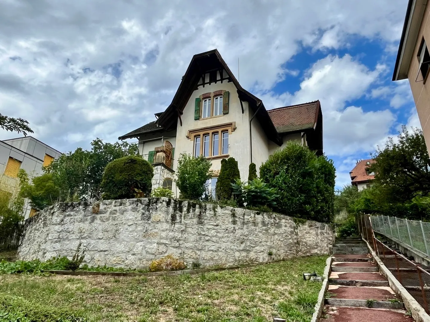 Charming 9.5-room house with a view of the lake and the Alps - Photo 1 of 8