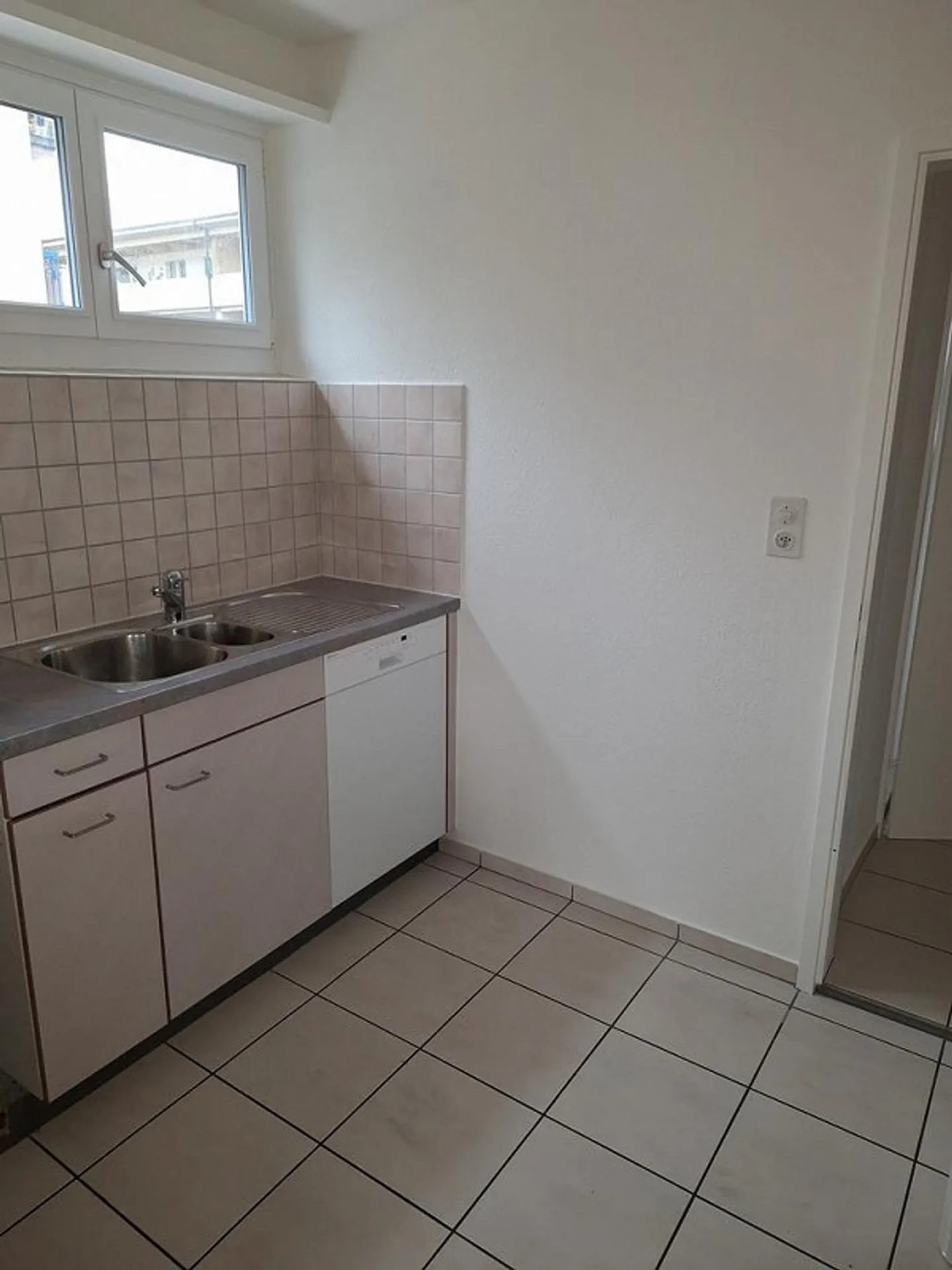 Appartement 3,5 pièces dans un emplacement calme à Allschwil - Photo 3 sur 9