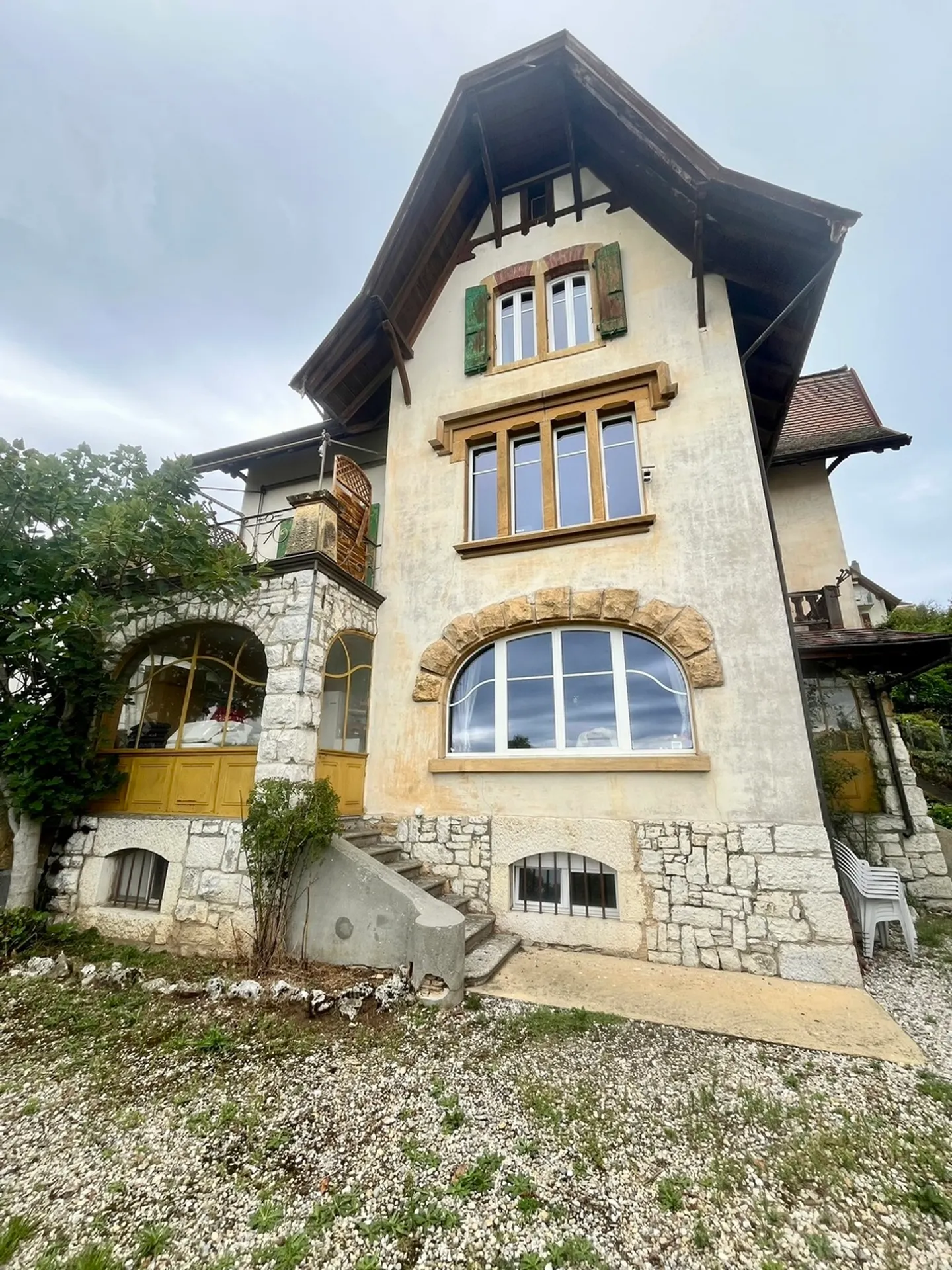 Charming 9.5-room house with a view of the lake and the Alps - Photo 8 of 8