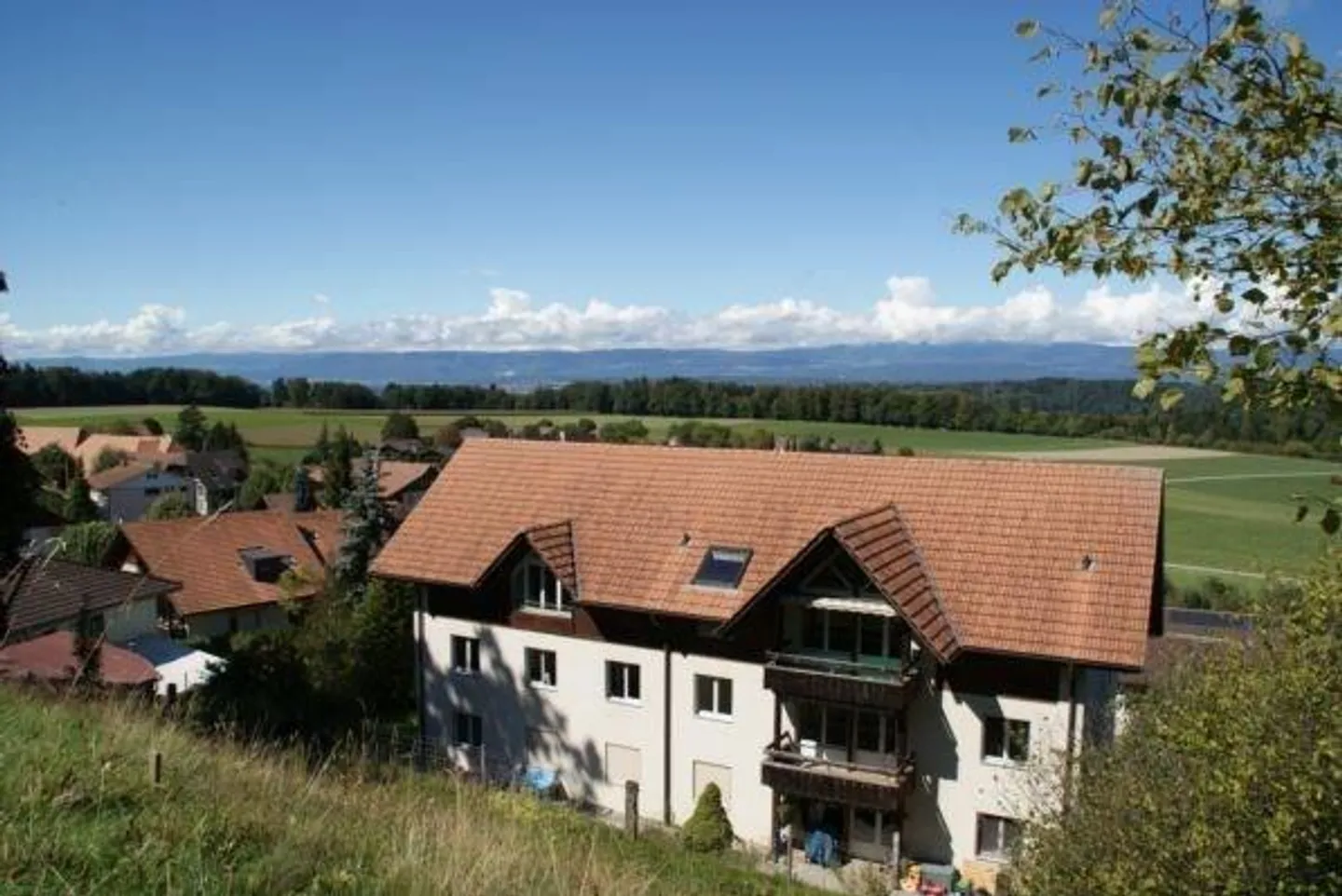 Helle 4½-Zimmer-Wohnung im EG mit Balkon und Gartenterrasse - Foto 1 von 8