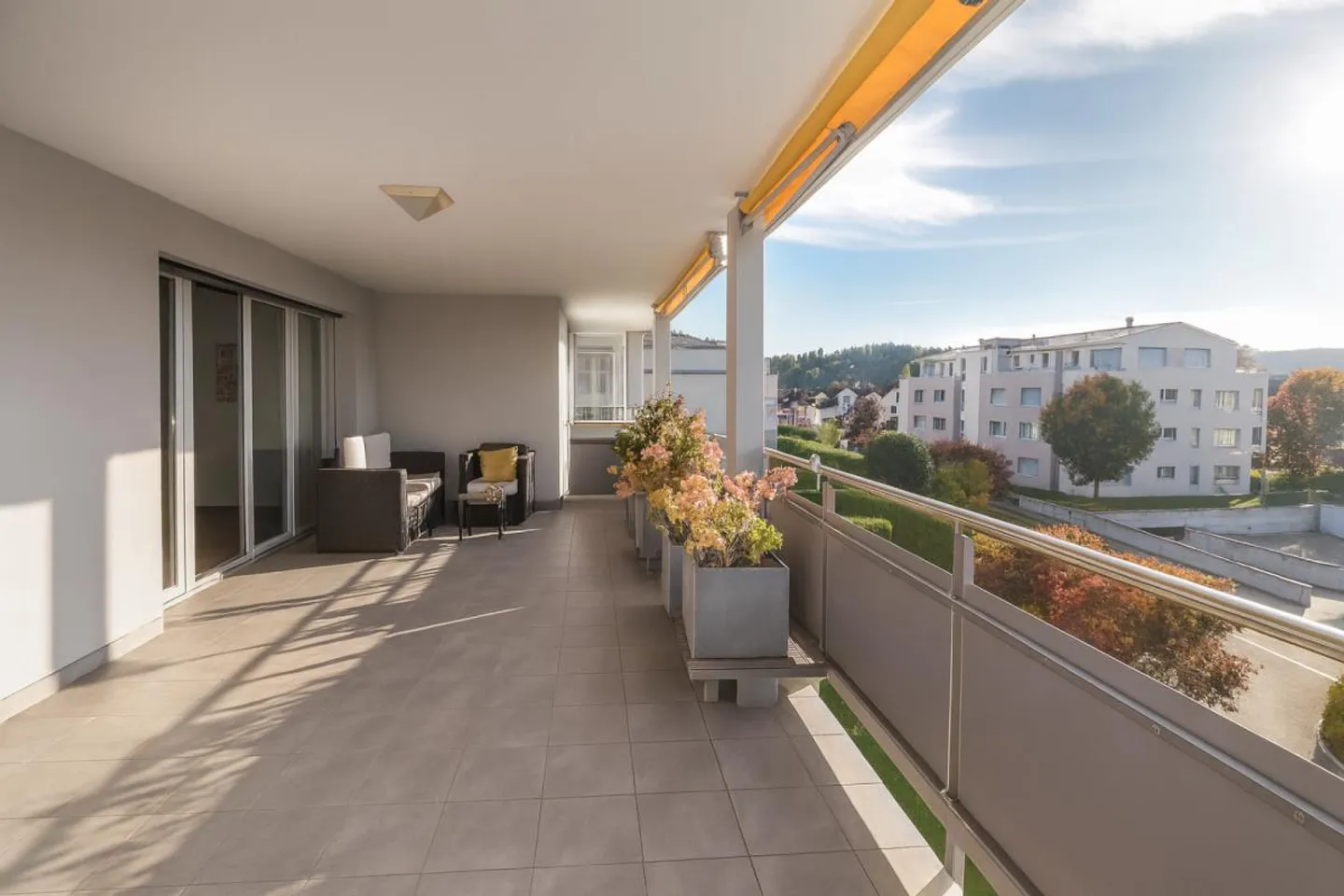 Appartamento moderno di 4,5 stanze con grande balcone - Foto 4 di 16