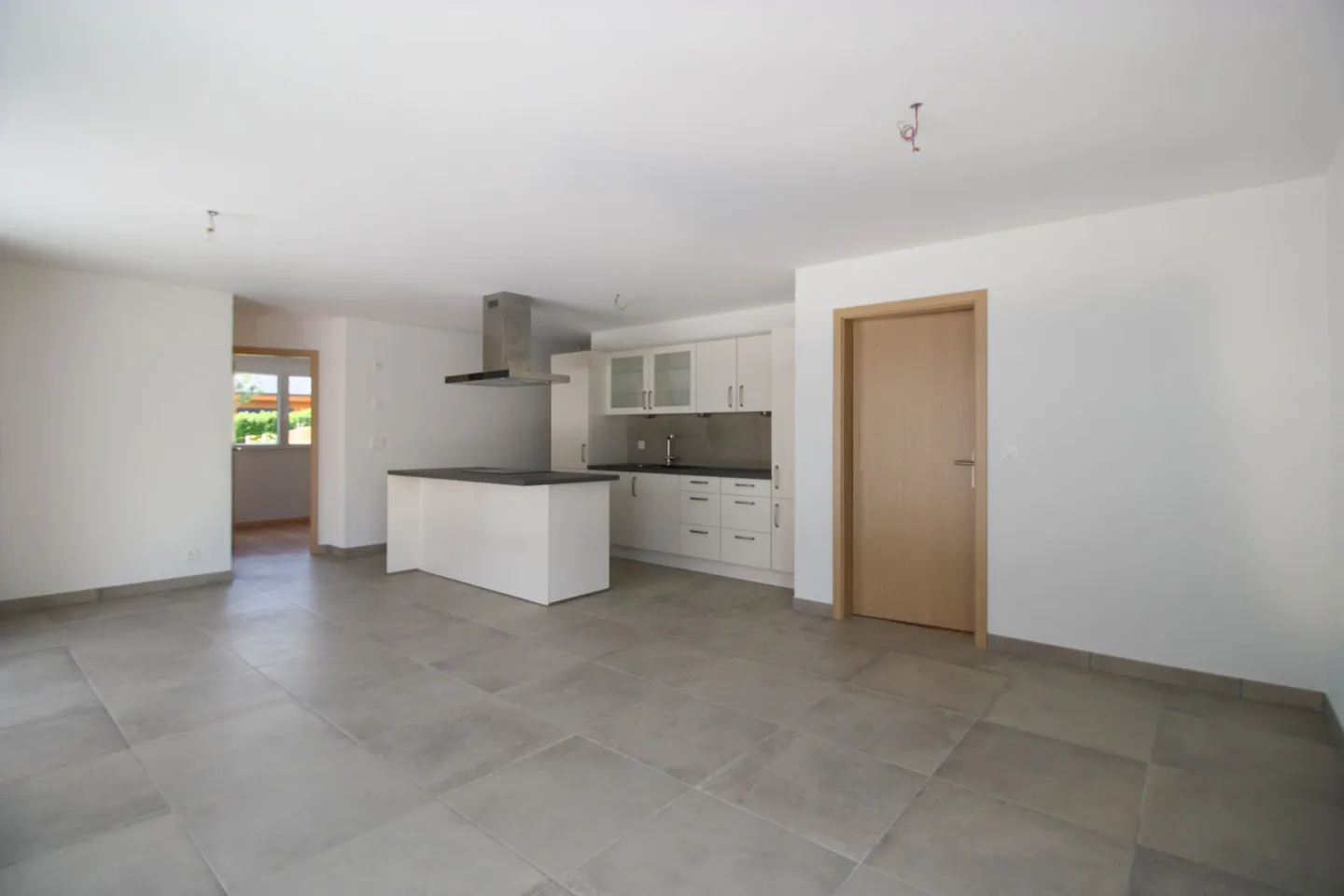 Superb 4.5-room apartment with terrace and unobstructed view in Collonges - Photo 4 of 11