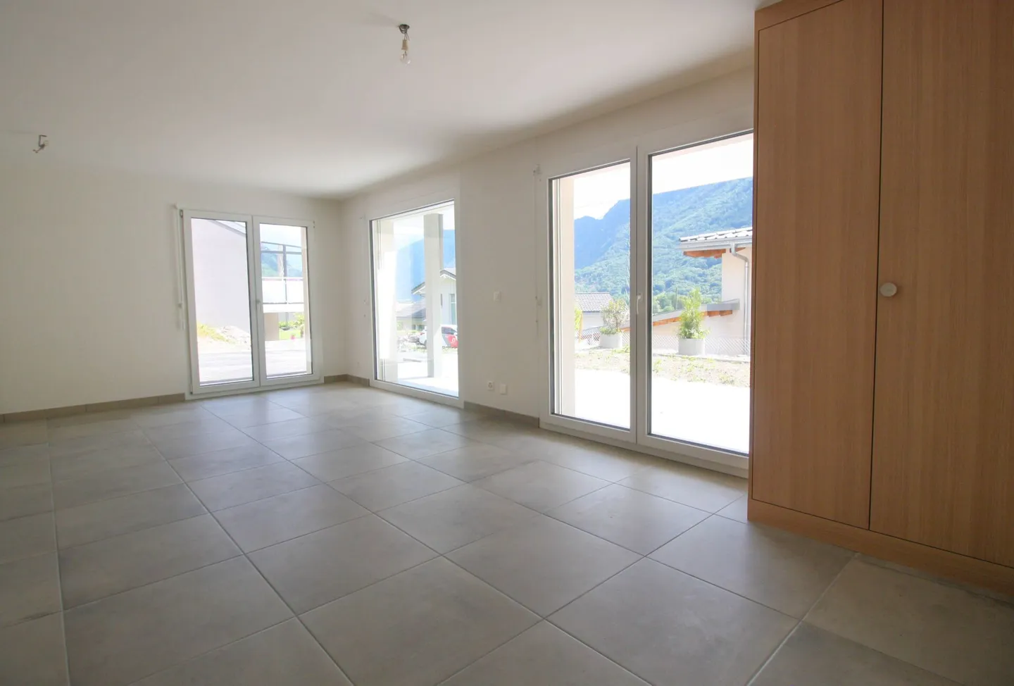 Superb 4.5-room apartment with terrace and unobstructed view in Collonges - Photo 5 of 11