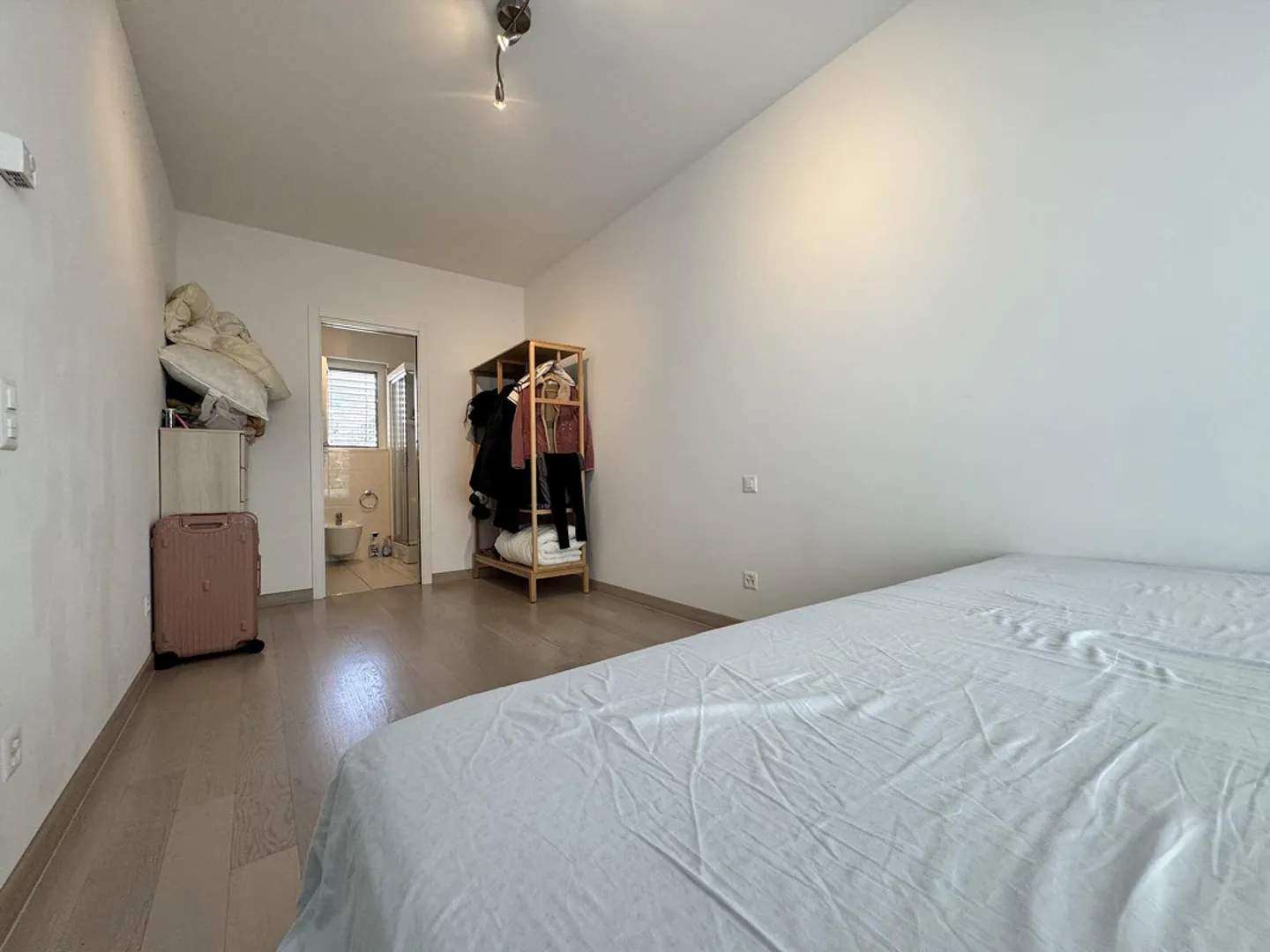 APPARTAMENTO LUMINOSO DI 2,5 STANZE CON BALCONE E 2 POSTI AUTO NEL CENTRO DI LUGANO - Foto 7 di 10