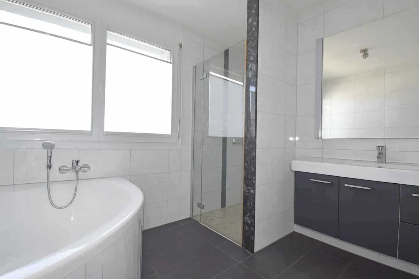 Appartamento moderno di 4,5 stanze con grande balcone - Foto 6 di 16