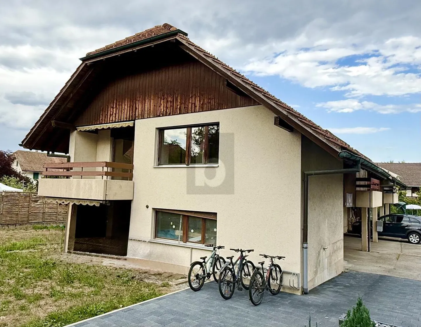 Grosszügige Wohnung mit zwei Balkonen - Foto 1 von 6