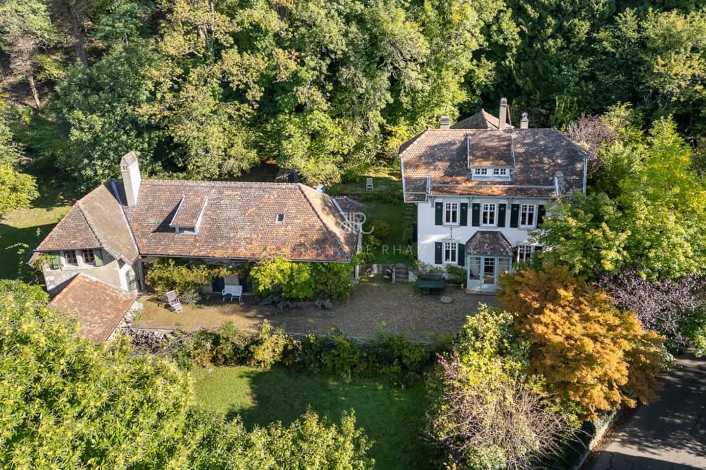 Charmantes Haus und sein Anbau in einem Dorfgebiet - Foto 2 von 12