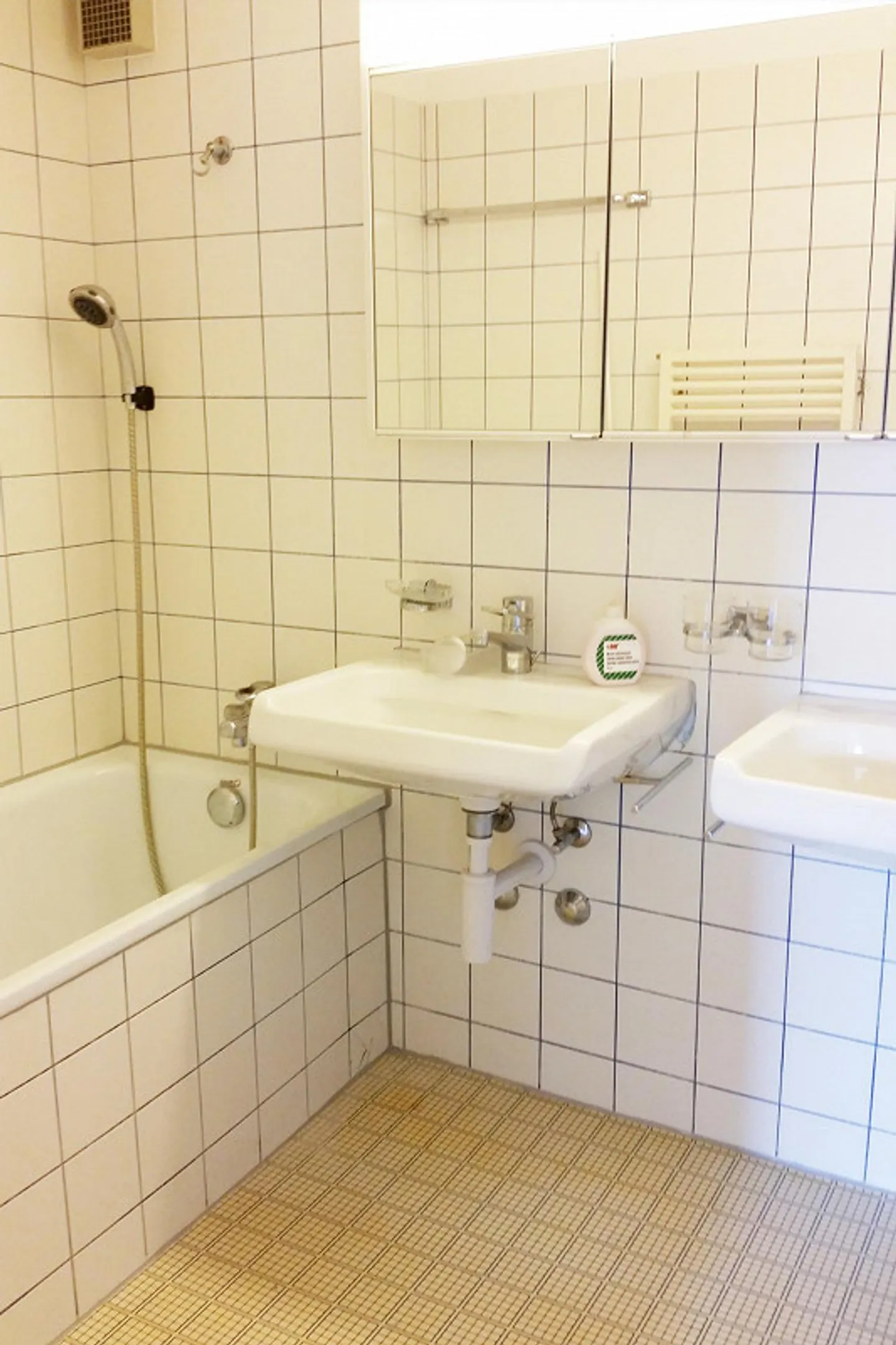 Family Apartment in a Quiet and Green Location - Photo 7 of 8