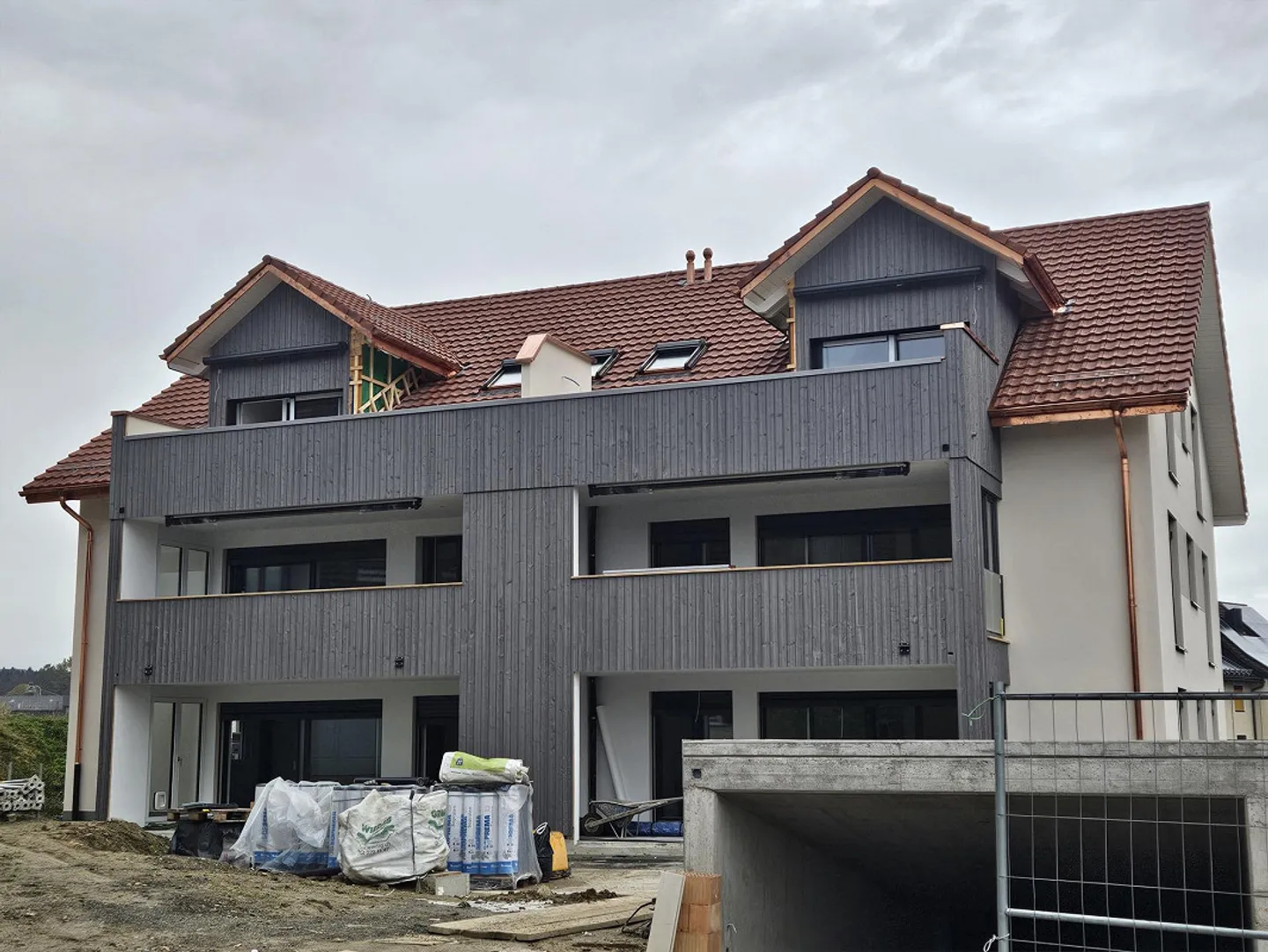 PRIMA LOCAZIONE - Ampio appartamento di 4,5 stanze in posizione tranquilla - Foto 1 di 3