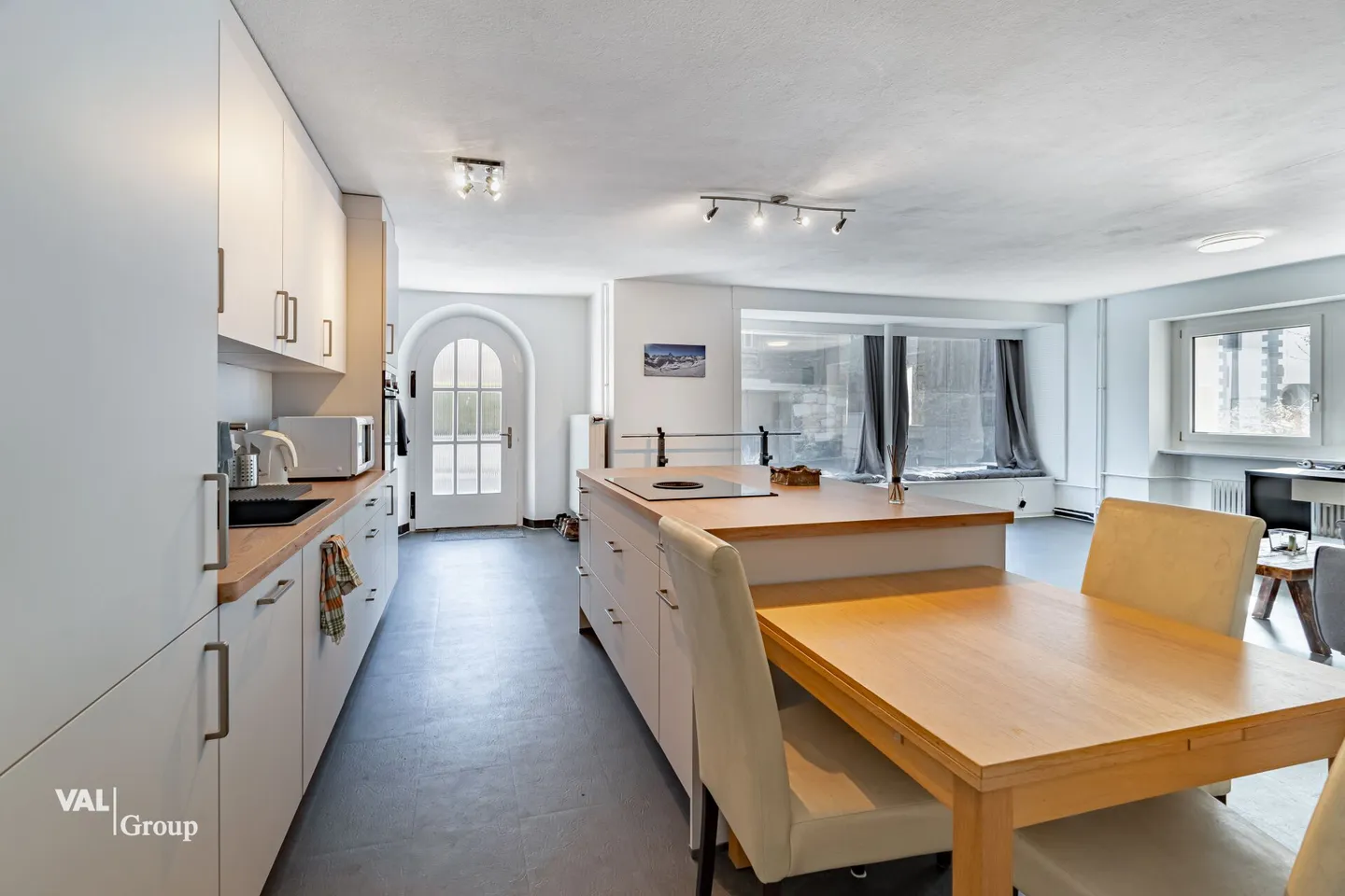 High-yield investment property in a central location - Photo 4 of 21