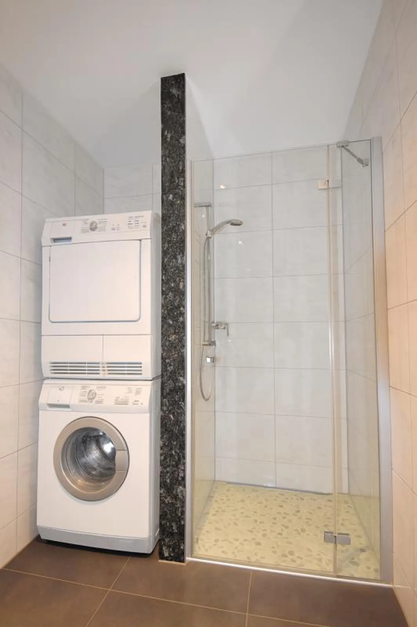 Appartamento moderno di 4,5 stanze con grande balcone - Foto 10 di 16