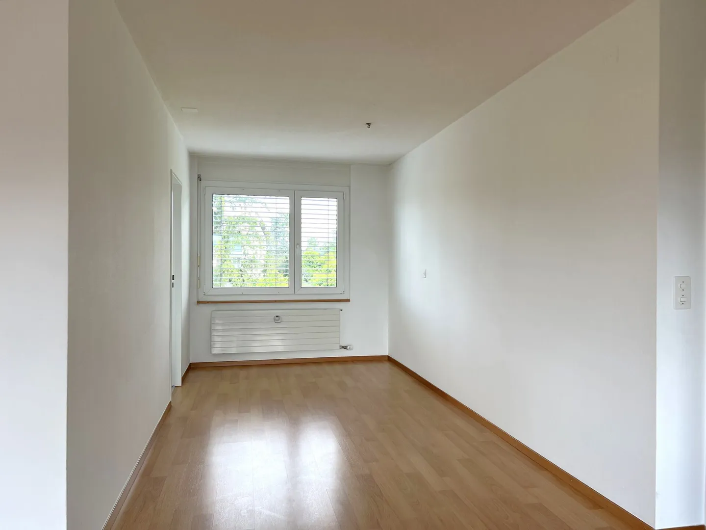 Appartement lumineux et charmant de 3,5 pièces à Geuensee - Photo 2 sur 11