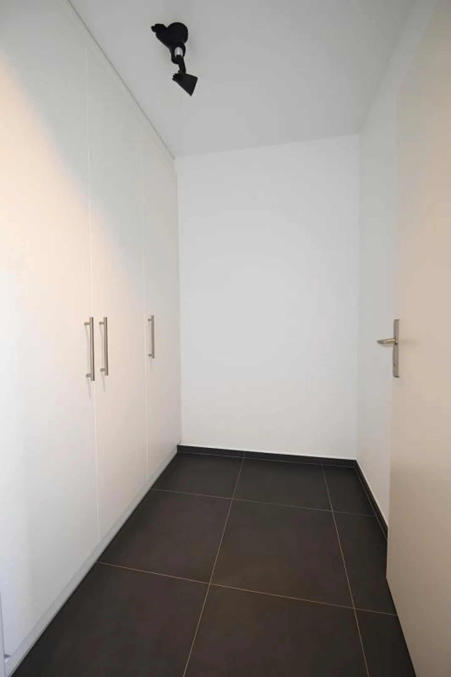 Appartamento moderno di 4,5 stanze con grande balcone - Foto 11 di 16