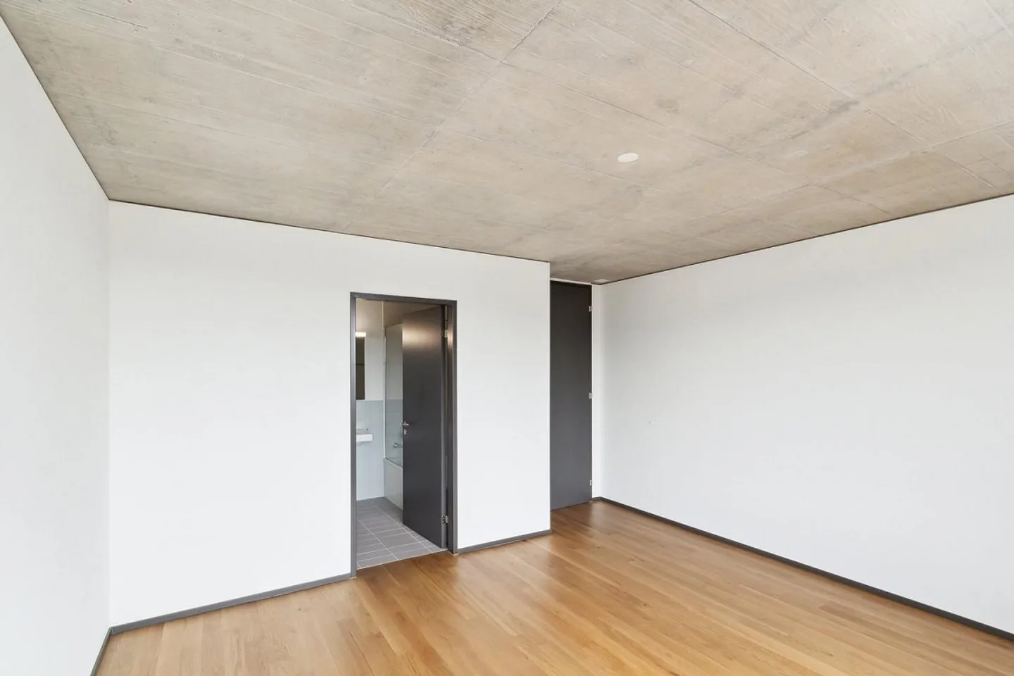 Modern 3.5-room apartment in Lokstadt - Photo 4 of 10