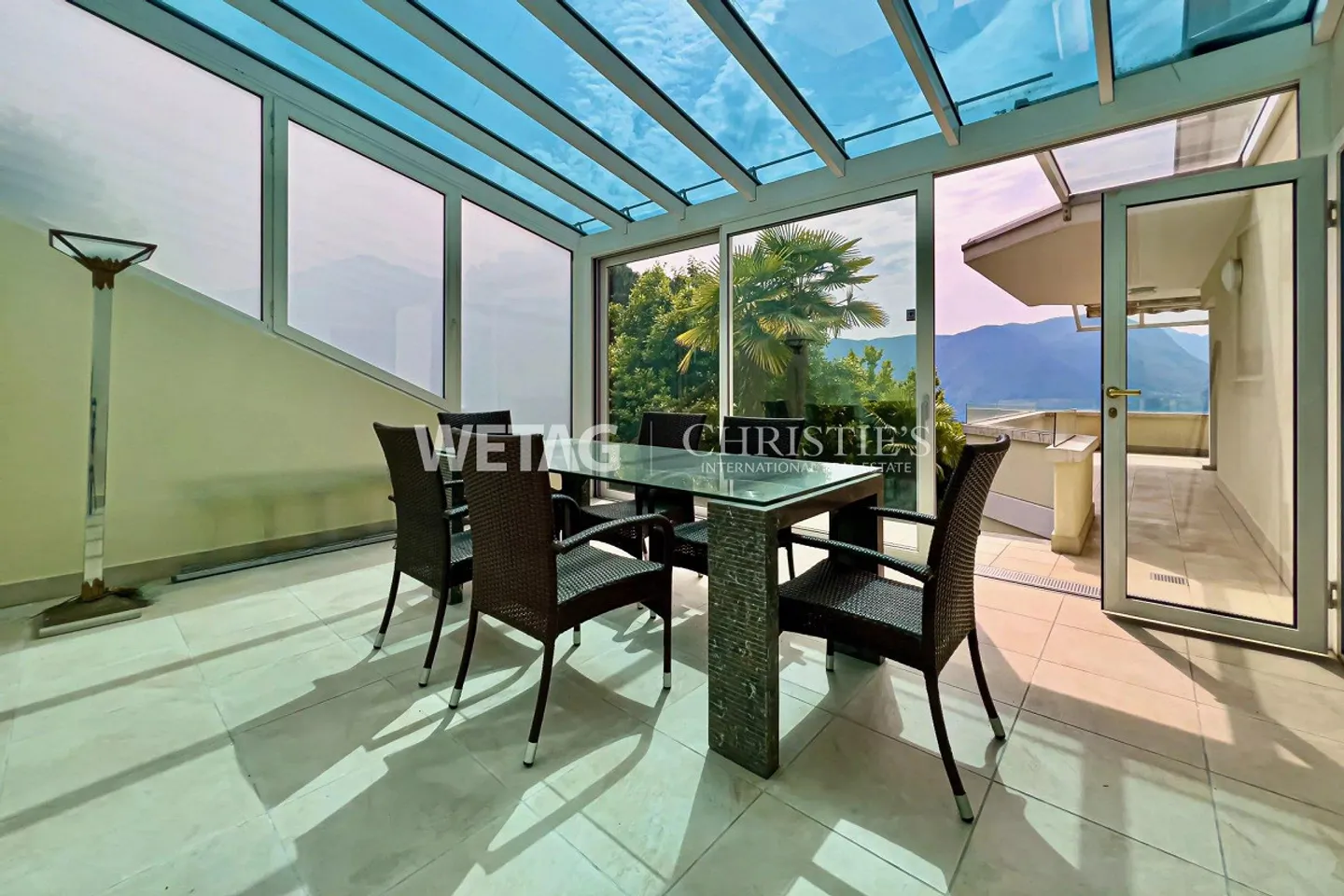 Elegant Triplex Apartment in Porza with Lake View, Private Garden, Ge... - Photo 6 of 13