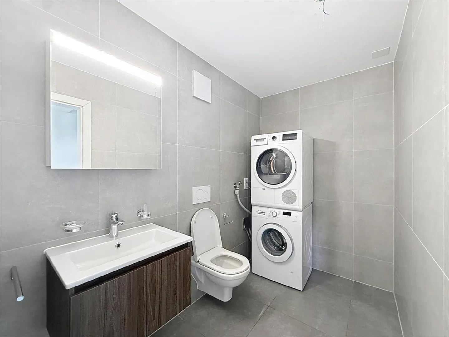 Maison contiguë 5.5 pièces - Photo 4 sur 13