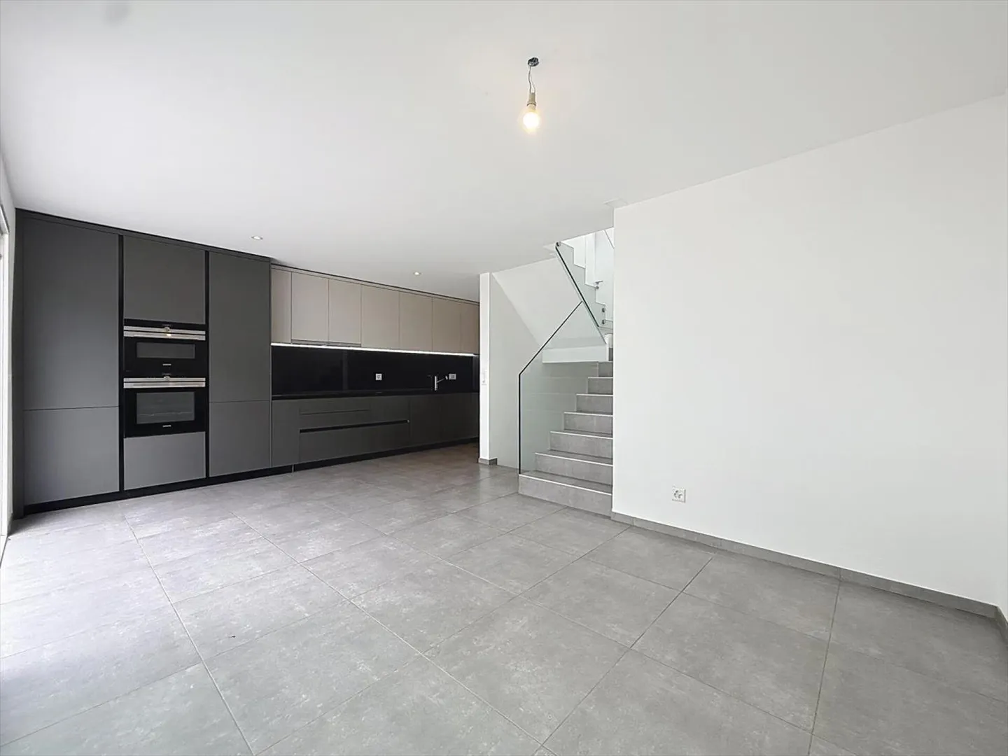 Maison contiguë 5.5 pièces - Photo 5 sur 13