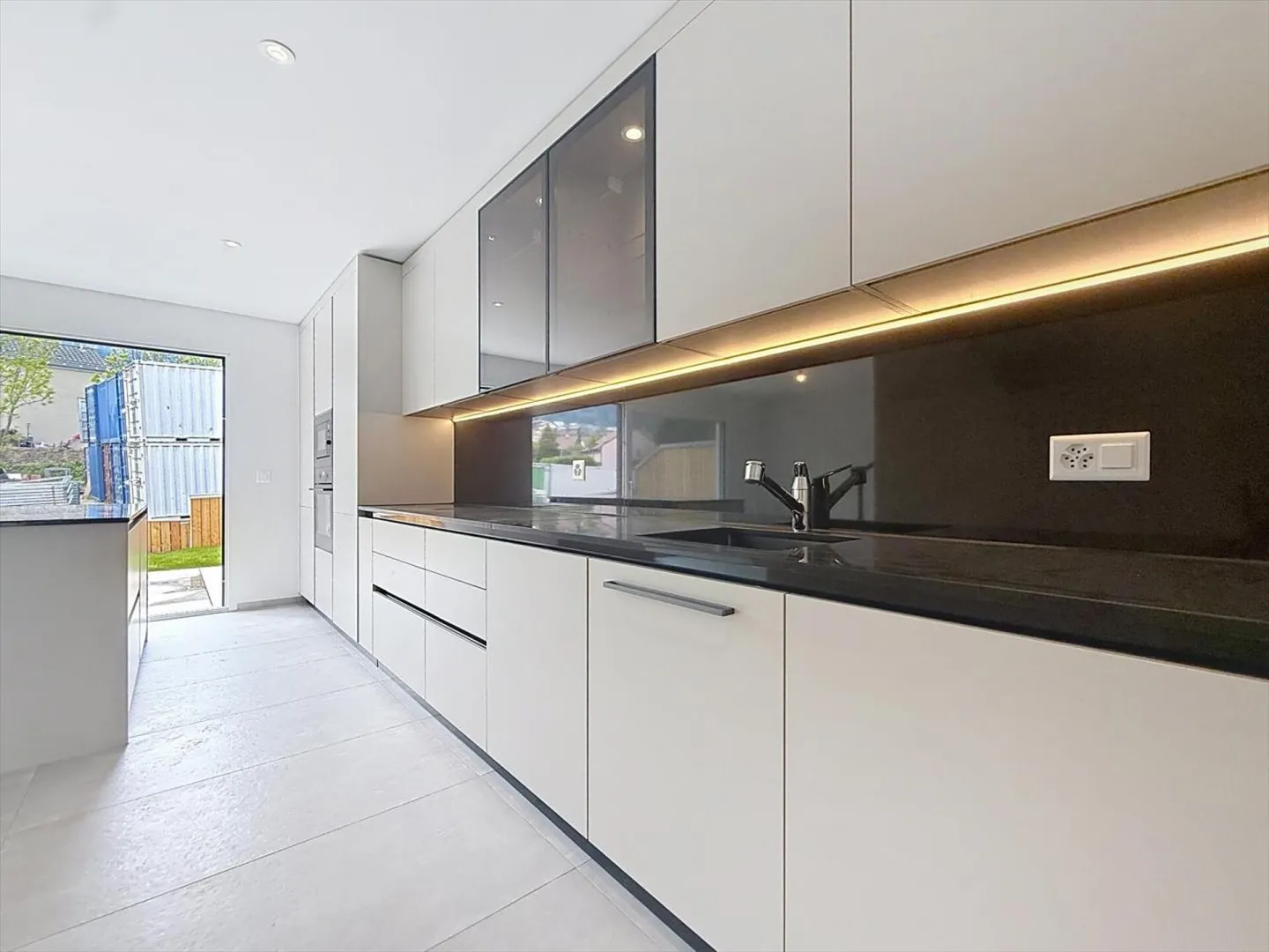 Maison contiguë 5.5 pièces - Photo 6 sur 13