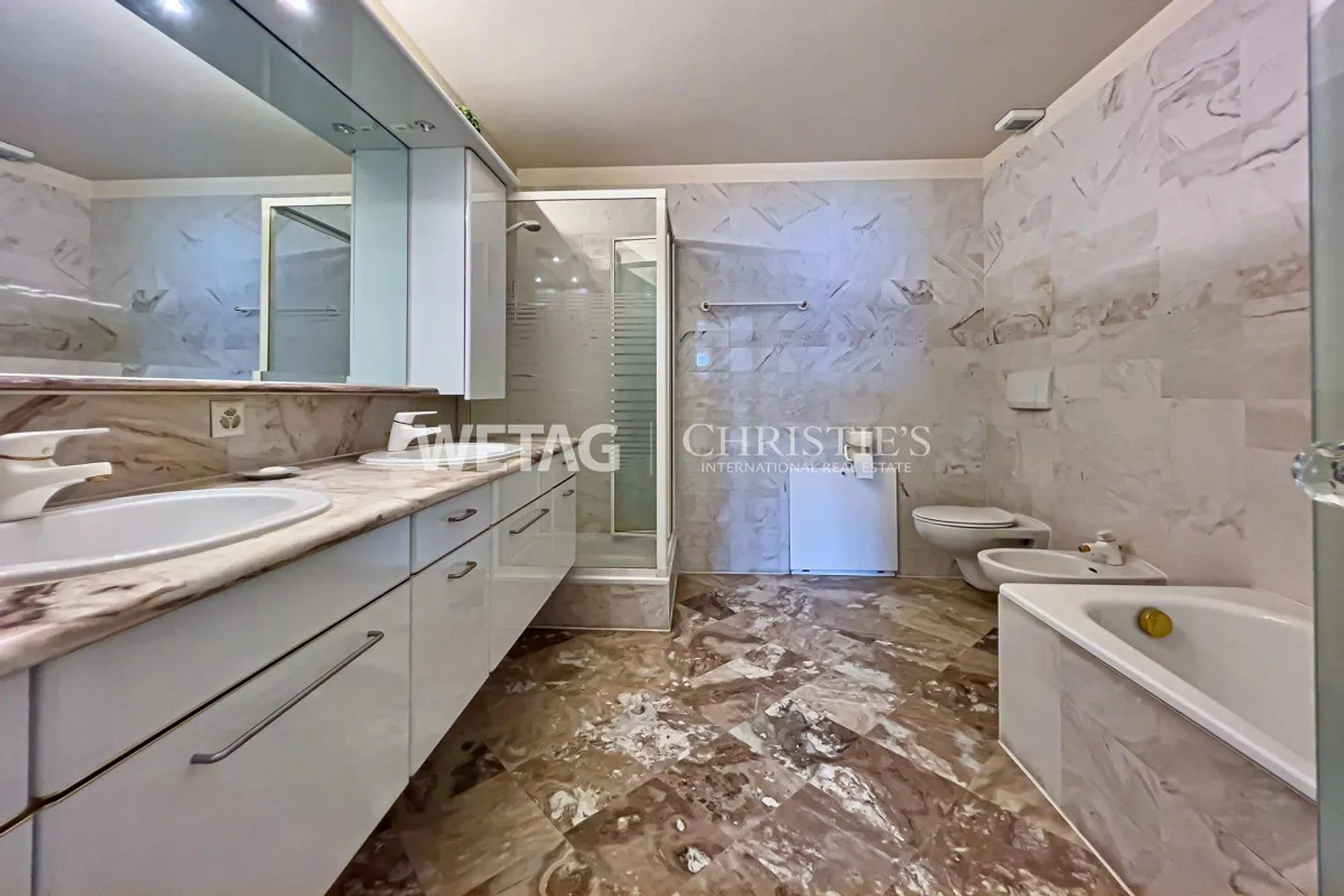 Elegant Triplex Apartment in Porza with Lake View, Private Garden, Ge... - Photo 11 of 13